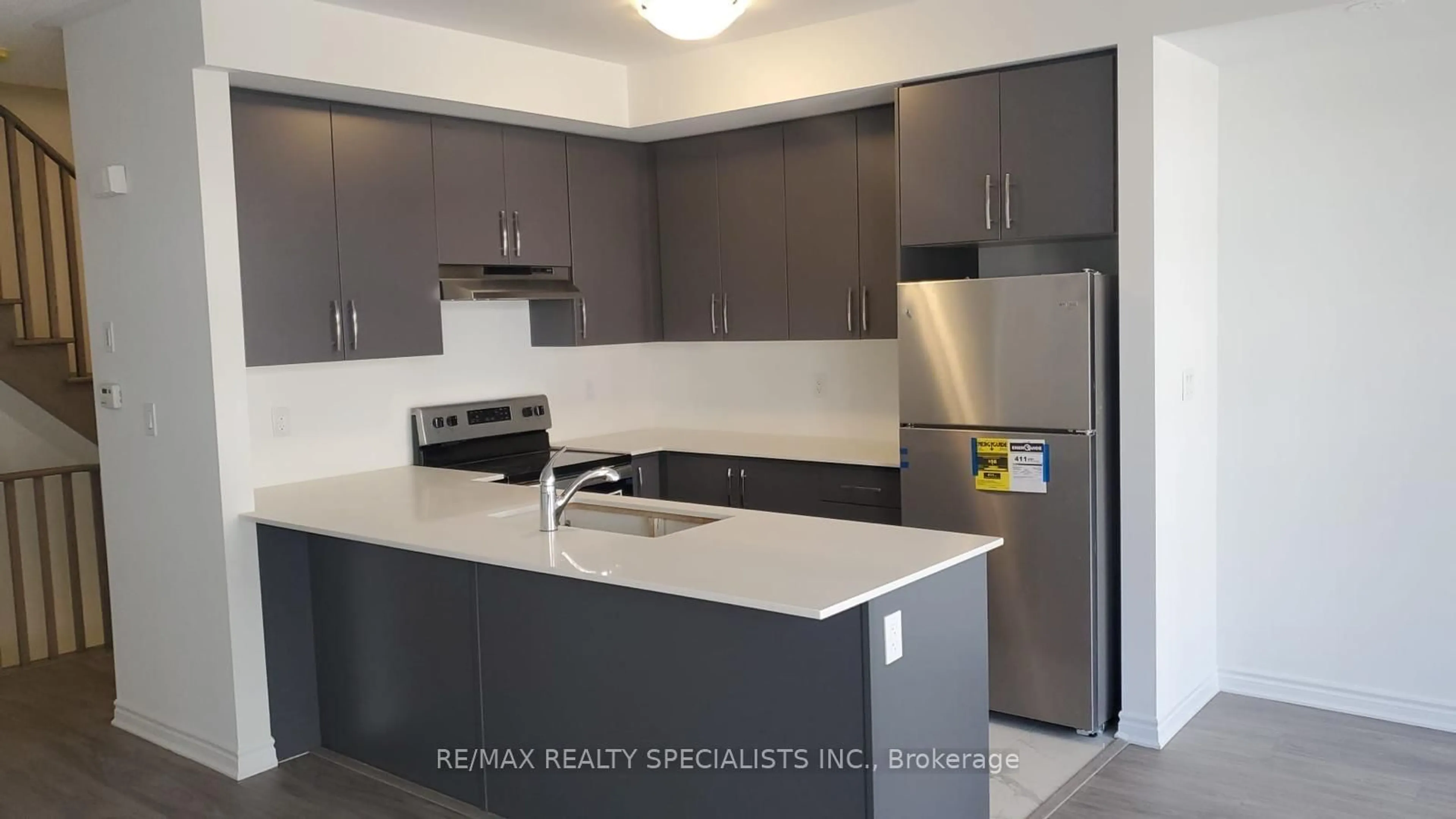 Standard kitchen, unknown for 75 Springdale Ave, Caledon Ontario L7C 4L6