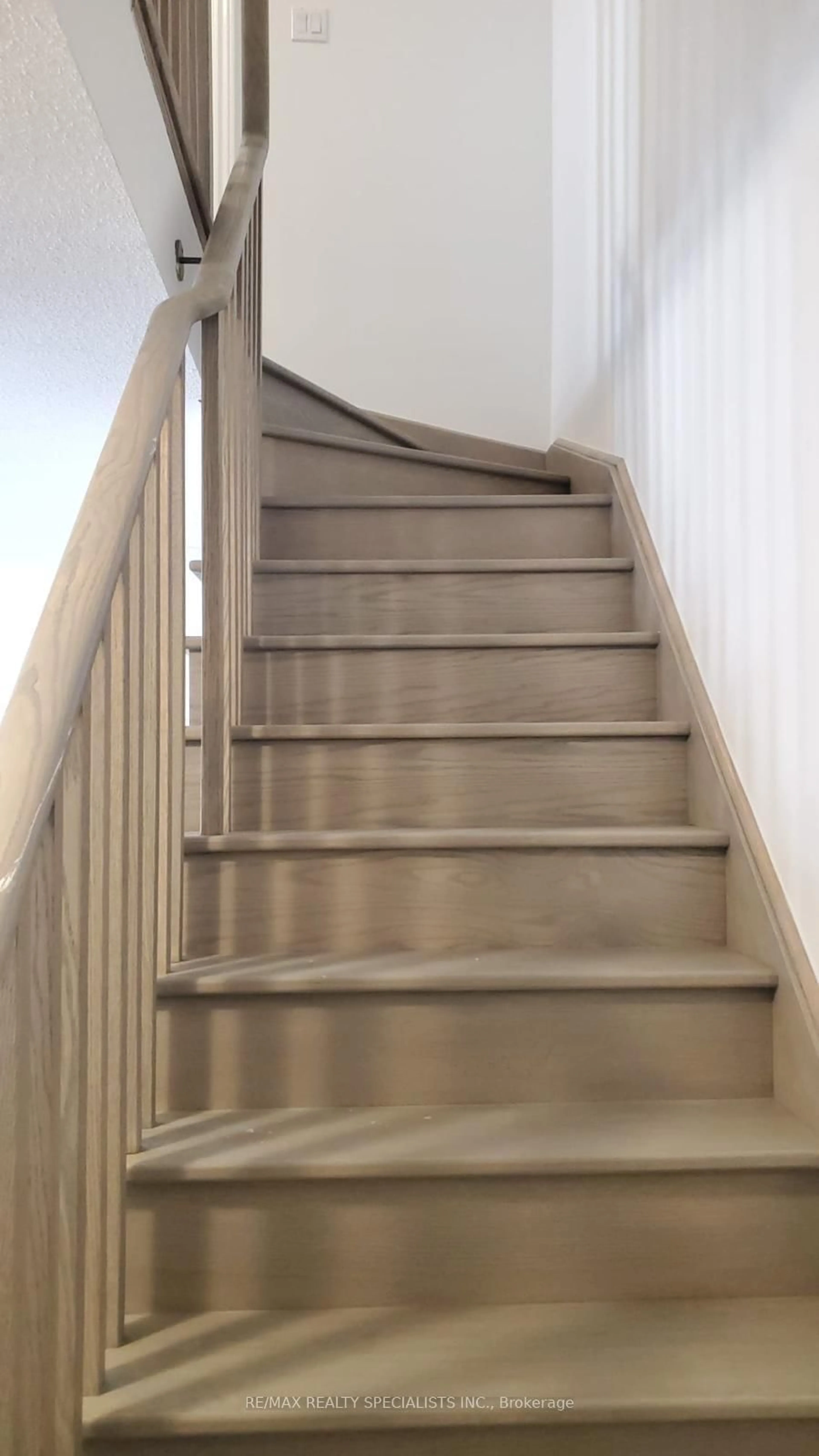 Stairs for 75 Springdale Ave, Caledon Ontario L7C 4L6