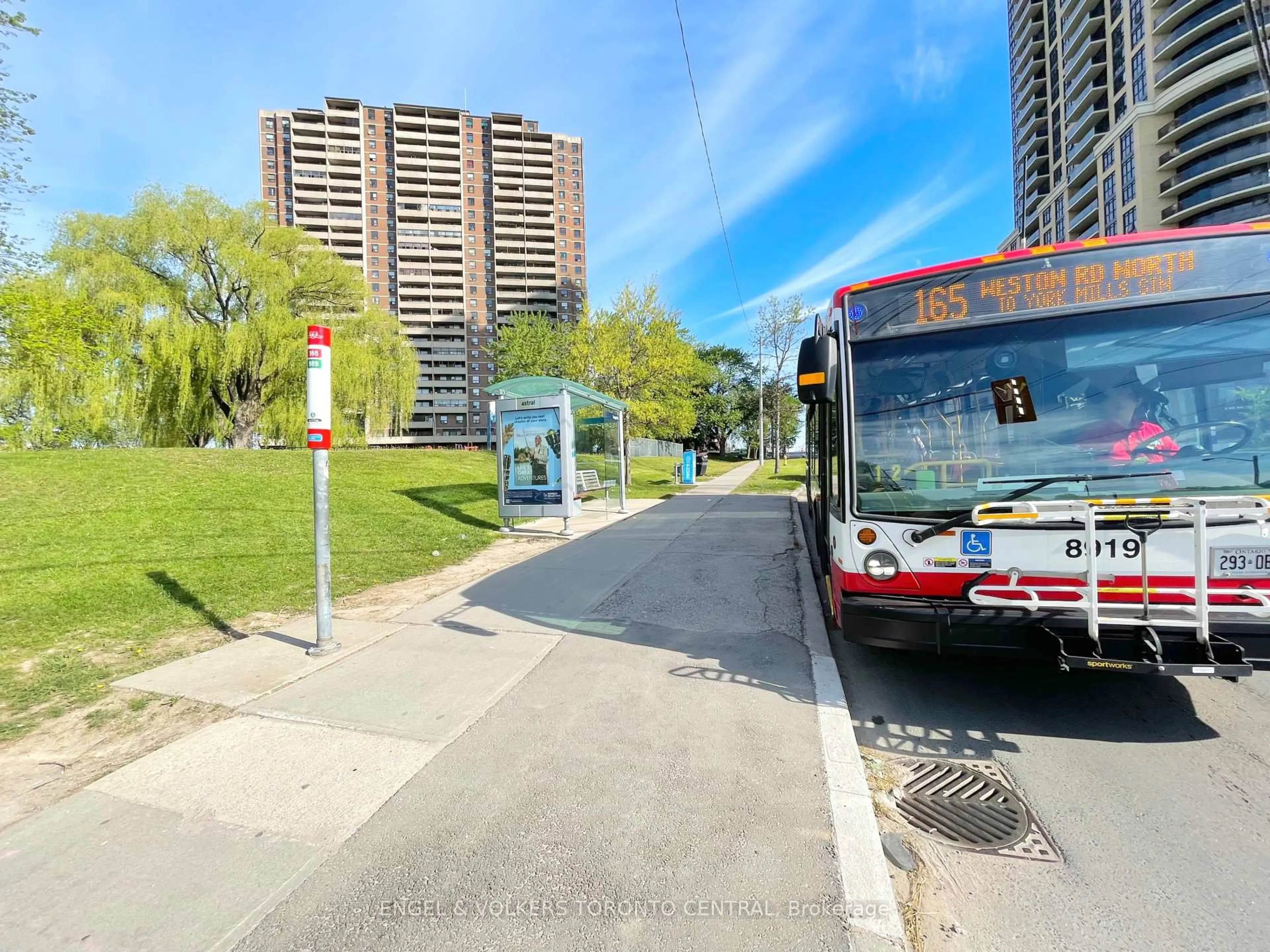 Blurry image for 3390 Weston Rd #1003, Toronto Ontario M9M 2X3