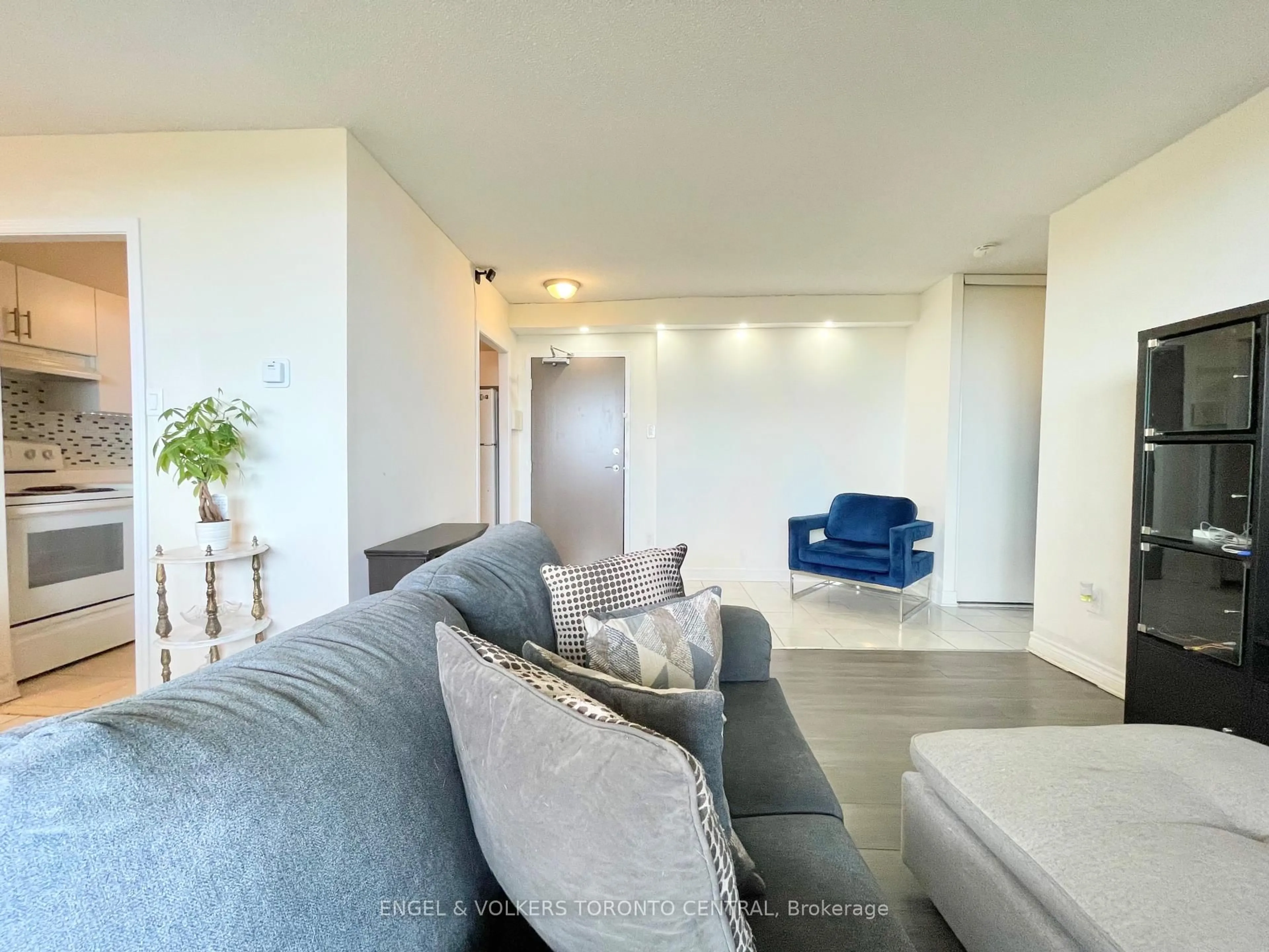 Living room with furniture, unknown for 3390 Weston Rd #1003, Toronto Ontario M9M 2X3
