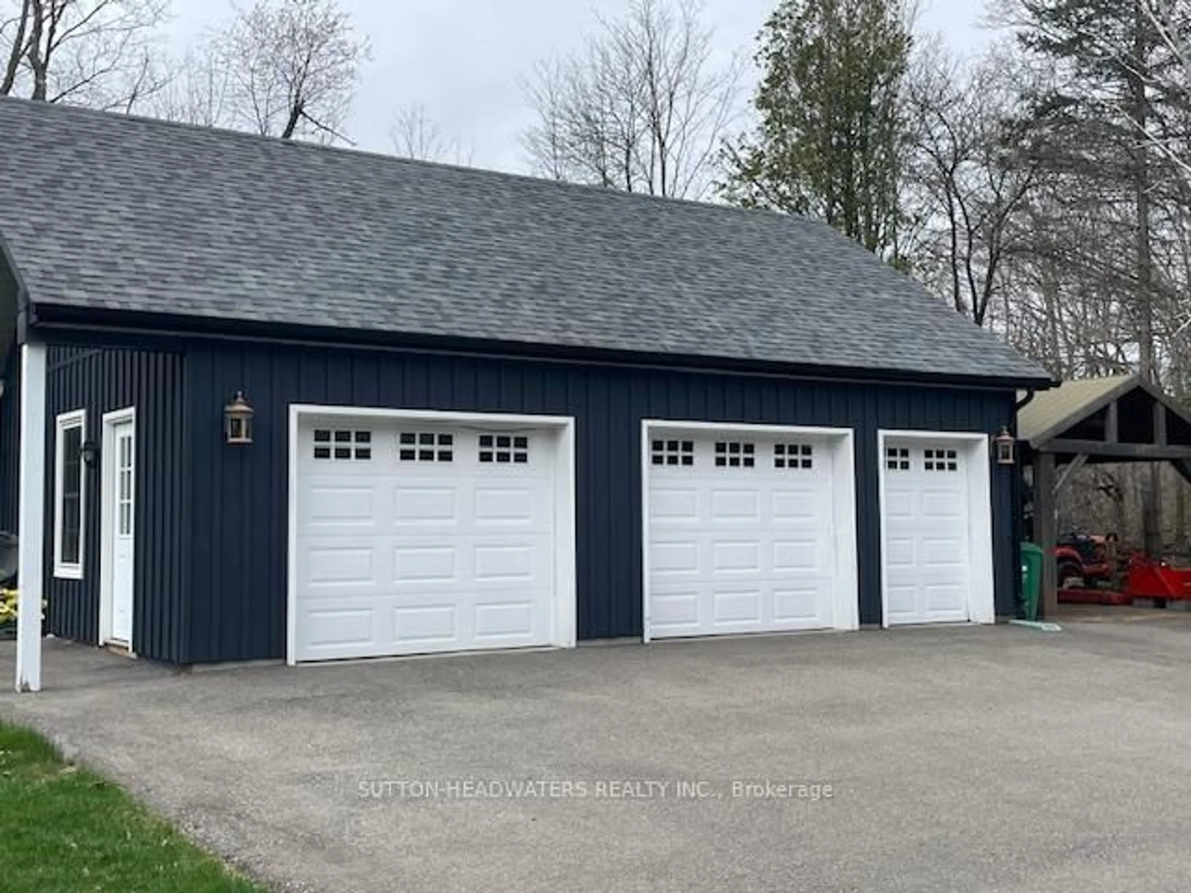 Indoor garage for 563 River Rd, Caledon Ontario L7K 0E5
