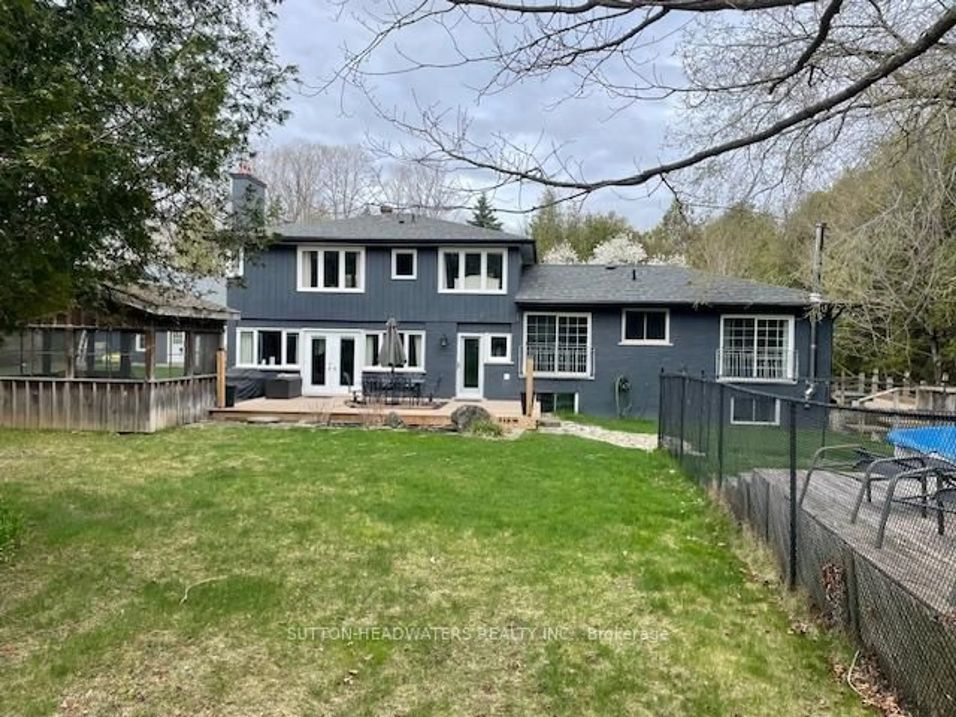 A pic from outside/outdoor area/front of a property/back of a property/a pic from drone, unknown for 563 River Rd, Caledon Ontario L7K 0E5