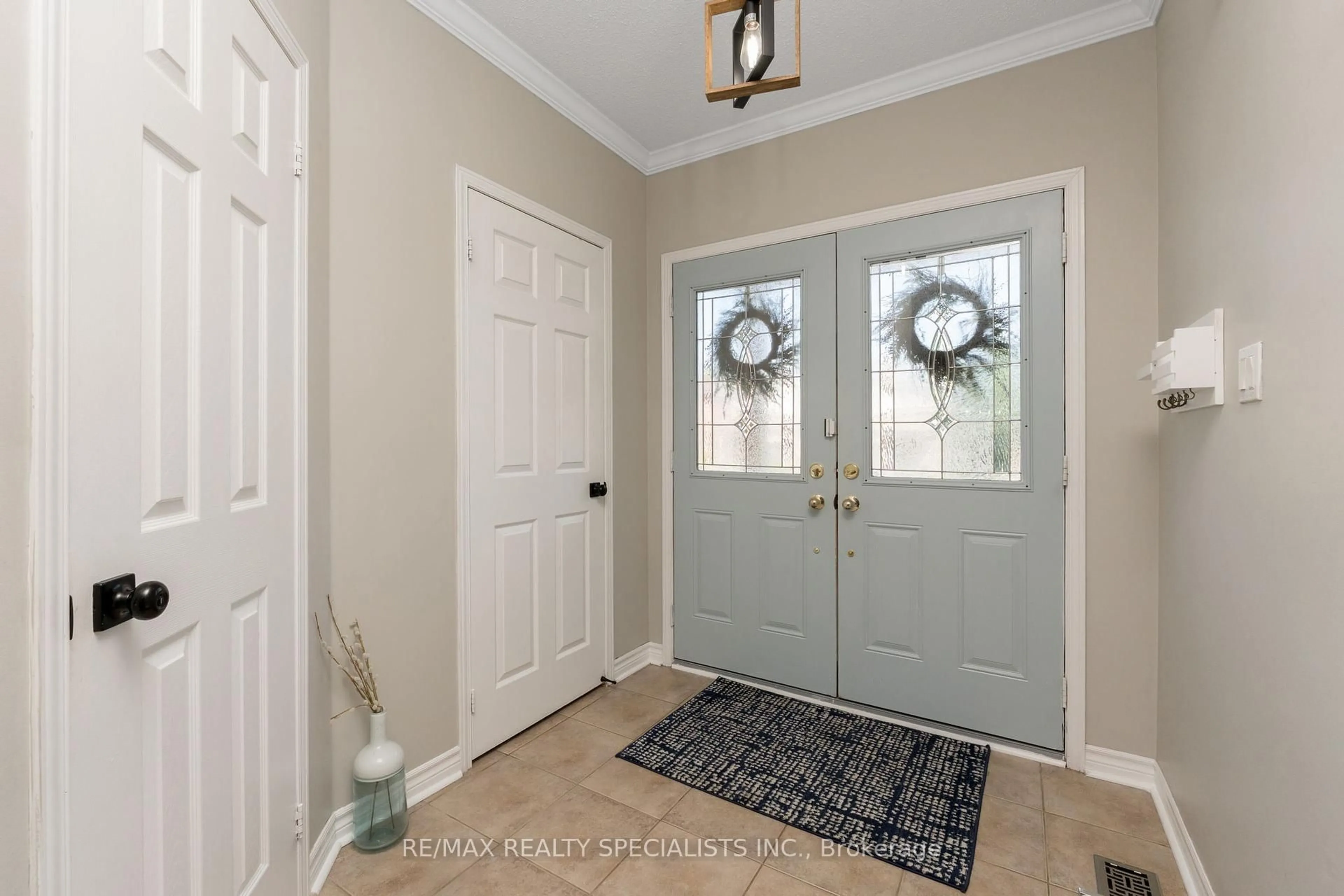 Indoor entryway for 24 Serenity St, Halton Hills Ontario L7G 0A9