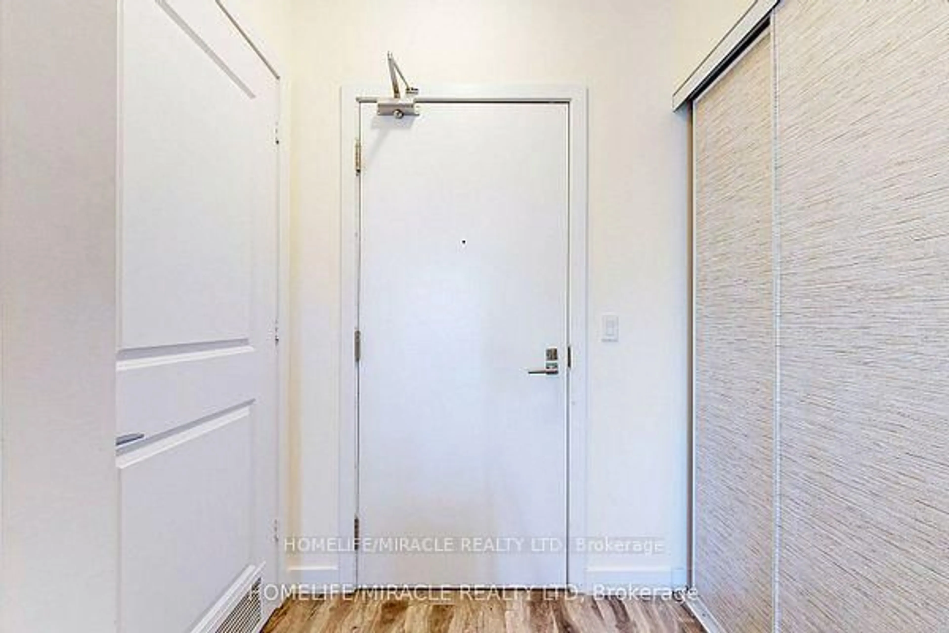 Indoor entryway for 4655 Glen Erin Dr #102, Mississauga Ontario L5M 0Z1