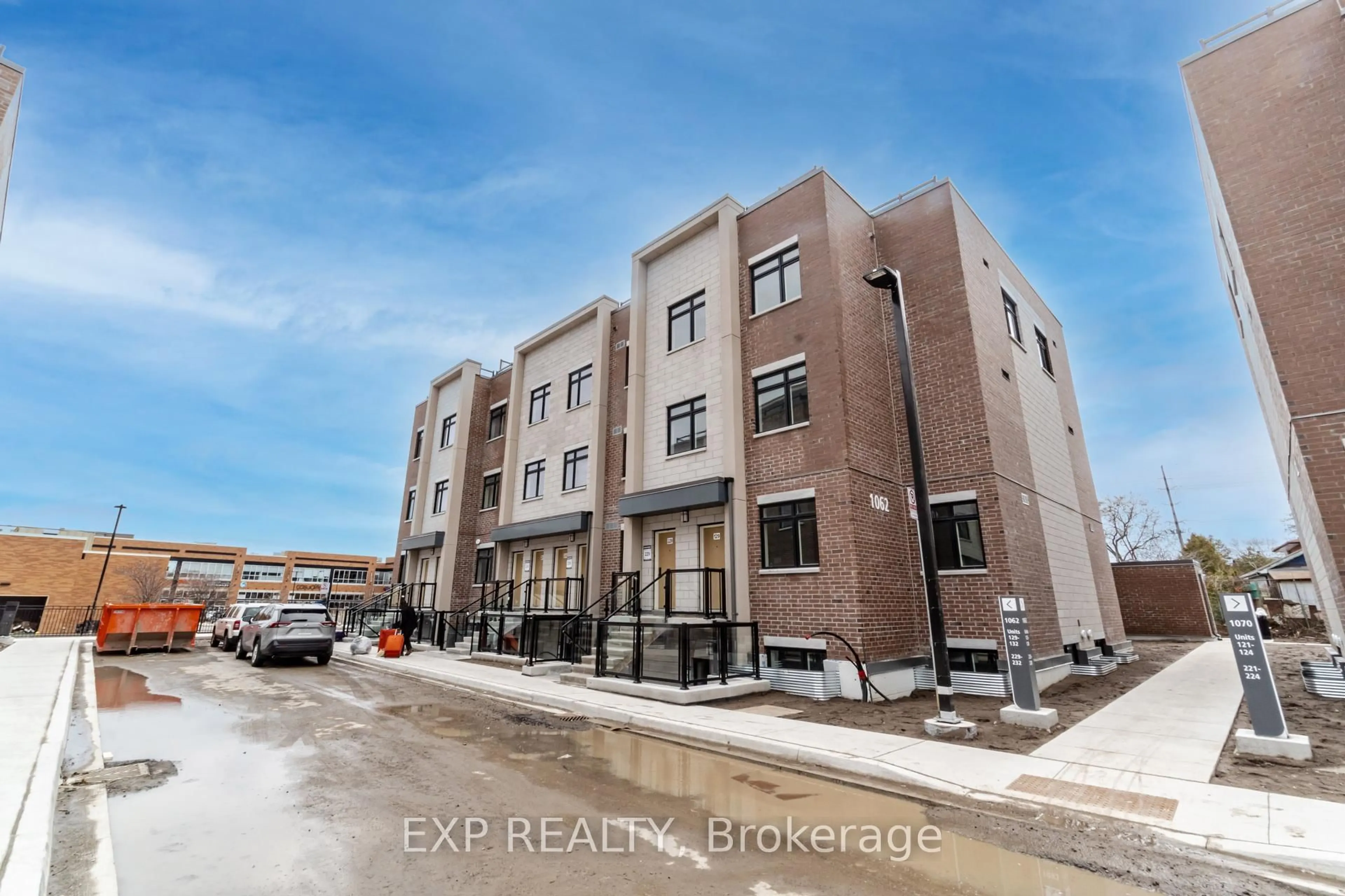 Unknown for 1062 Douglas Mccurdy Comm Crt #229, Mississauga Ontario L5G 0C6