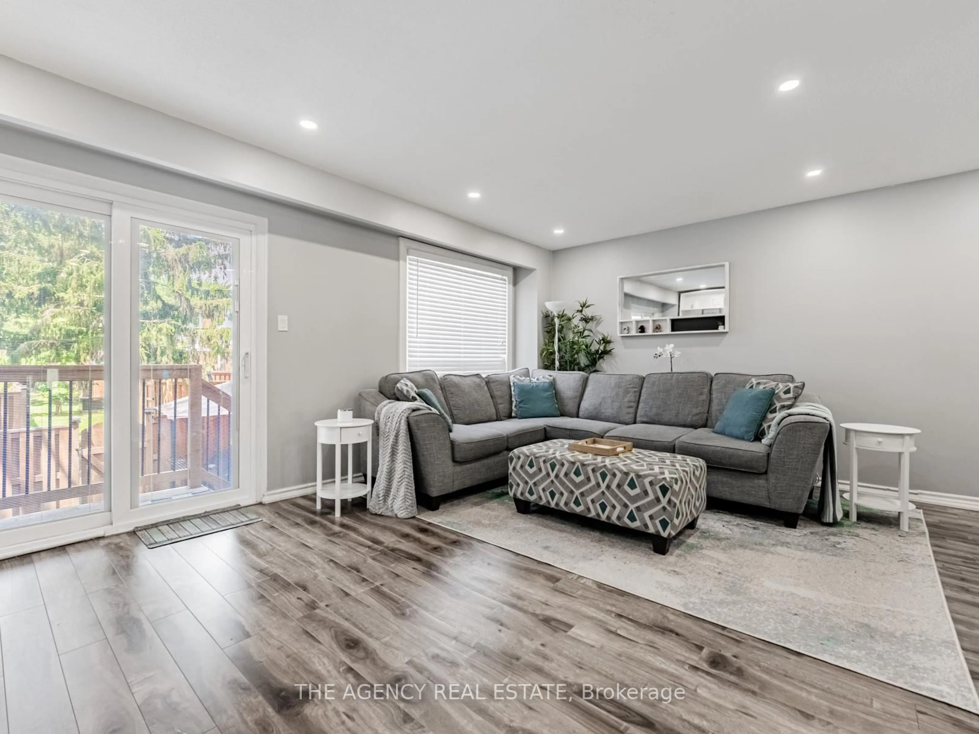 Living room with furniture, wood/laminate floor for 2445 Homelands Dr, Mississauga Ontario L5K 2C6
