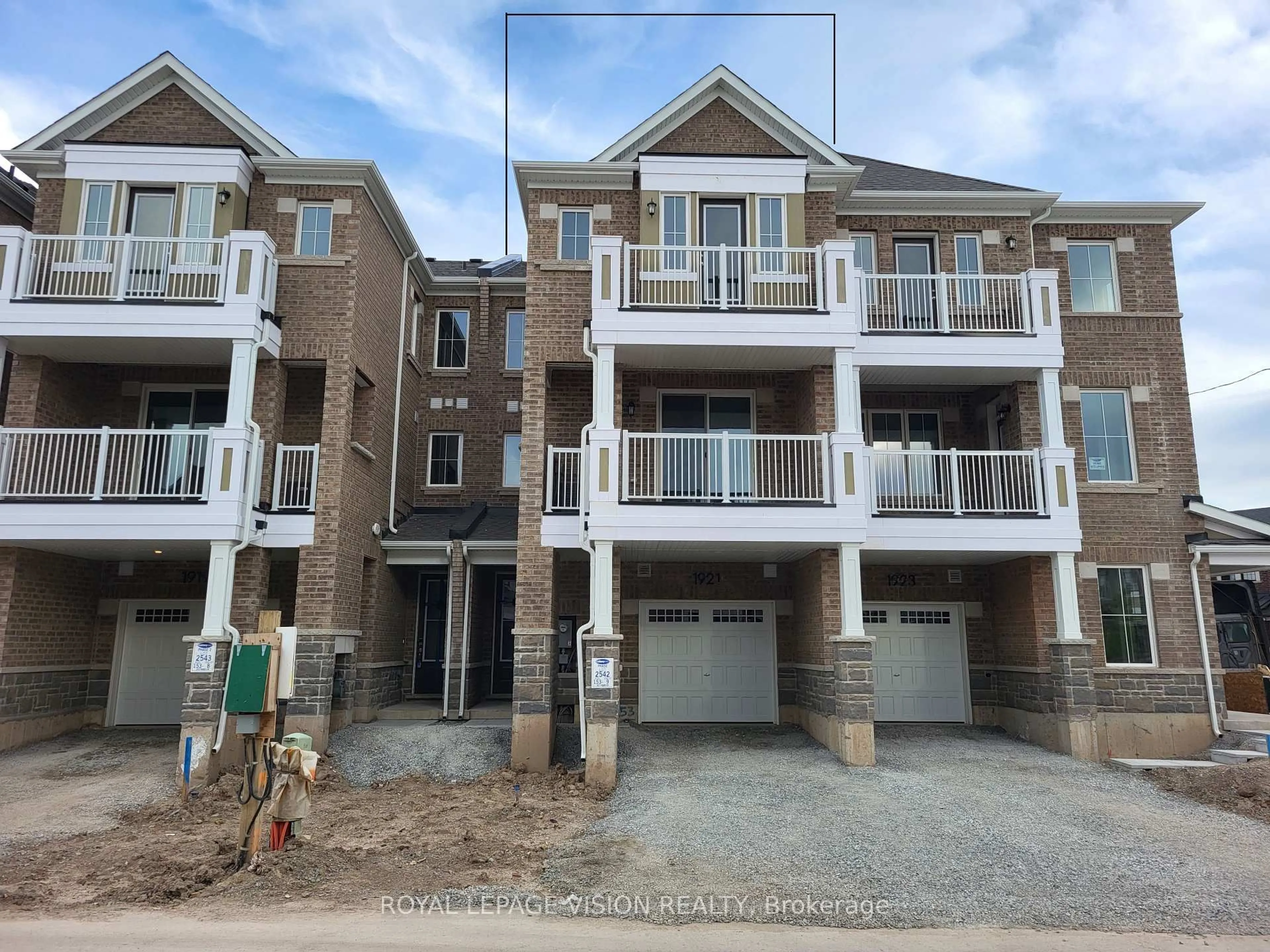 Unknown for 1921 Thames Circ, Milton Ontario L9E 1Y9