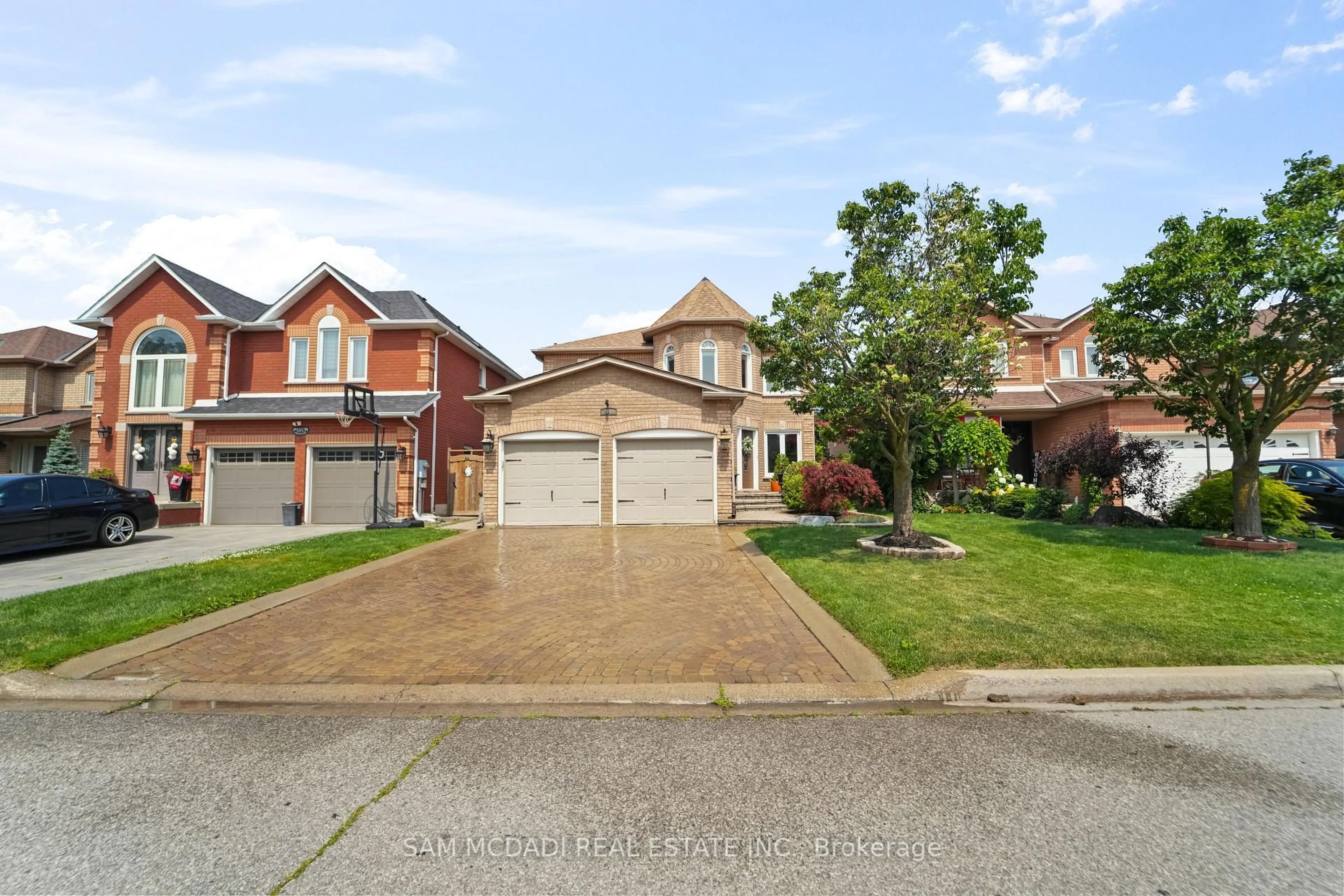 Home with brick exterior material, street for 3949 Baggins Crt, Mississauga Ontario L5N 7A3