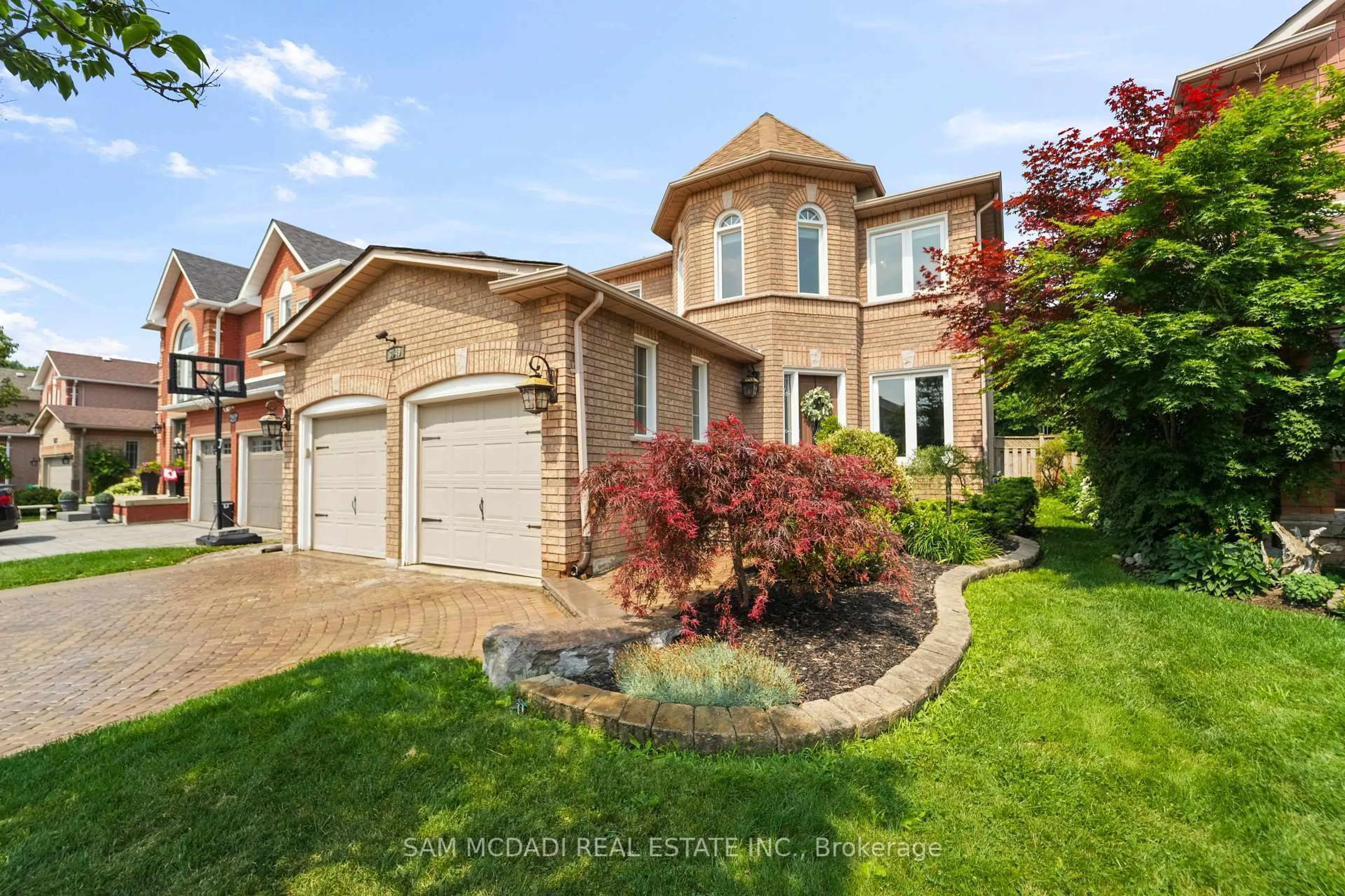Home with brick exterior material, street for 3949 Baggins Crt, Mississauga Ontario L5N 7A3