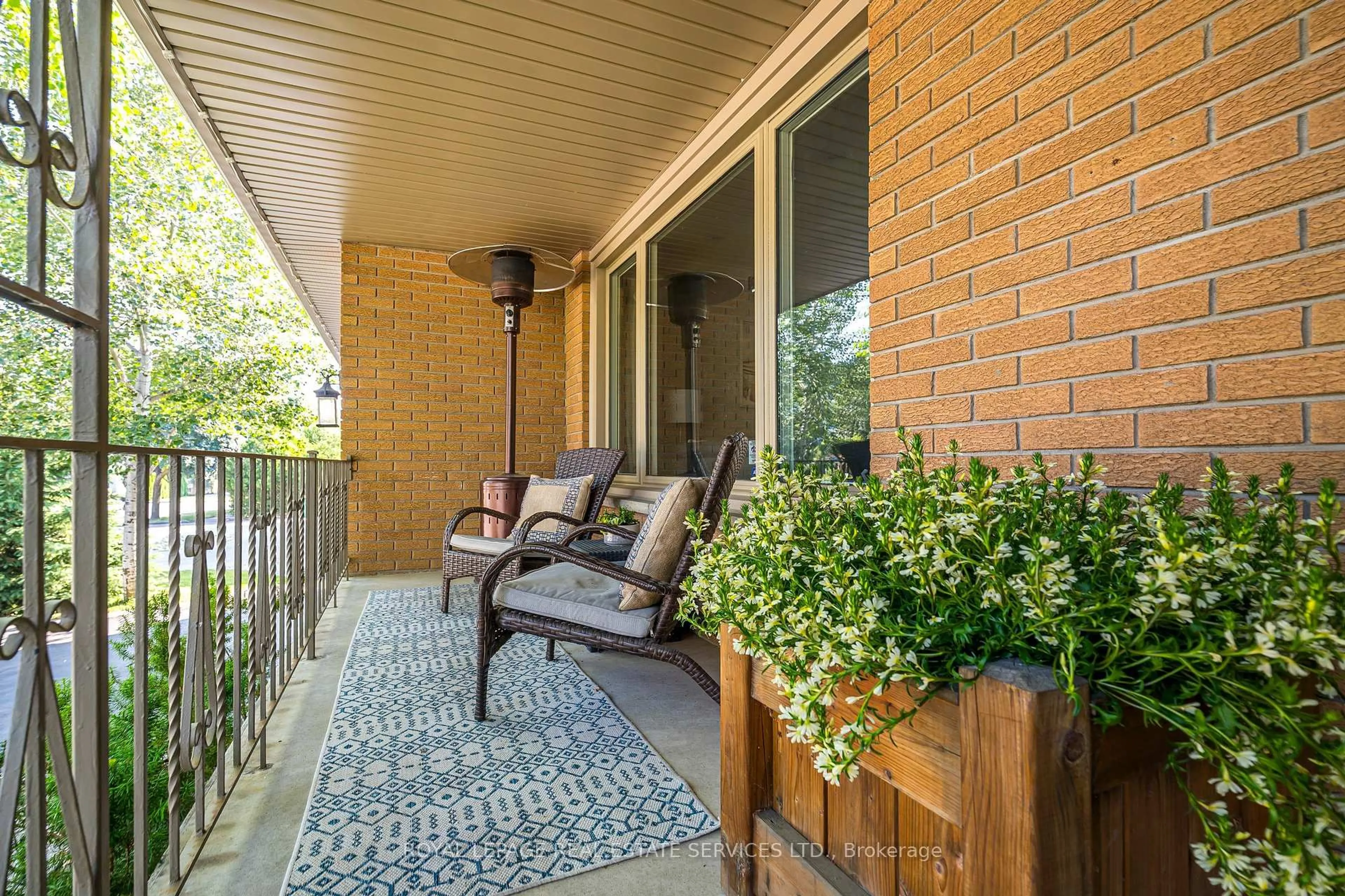 Patio, street for 2120 Varency Dr, Mississauga Ontario L5K 1C3