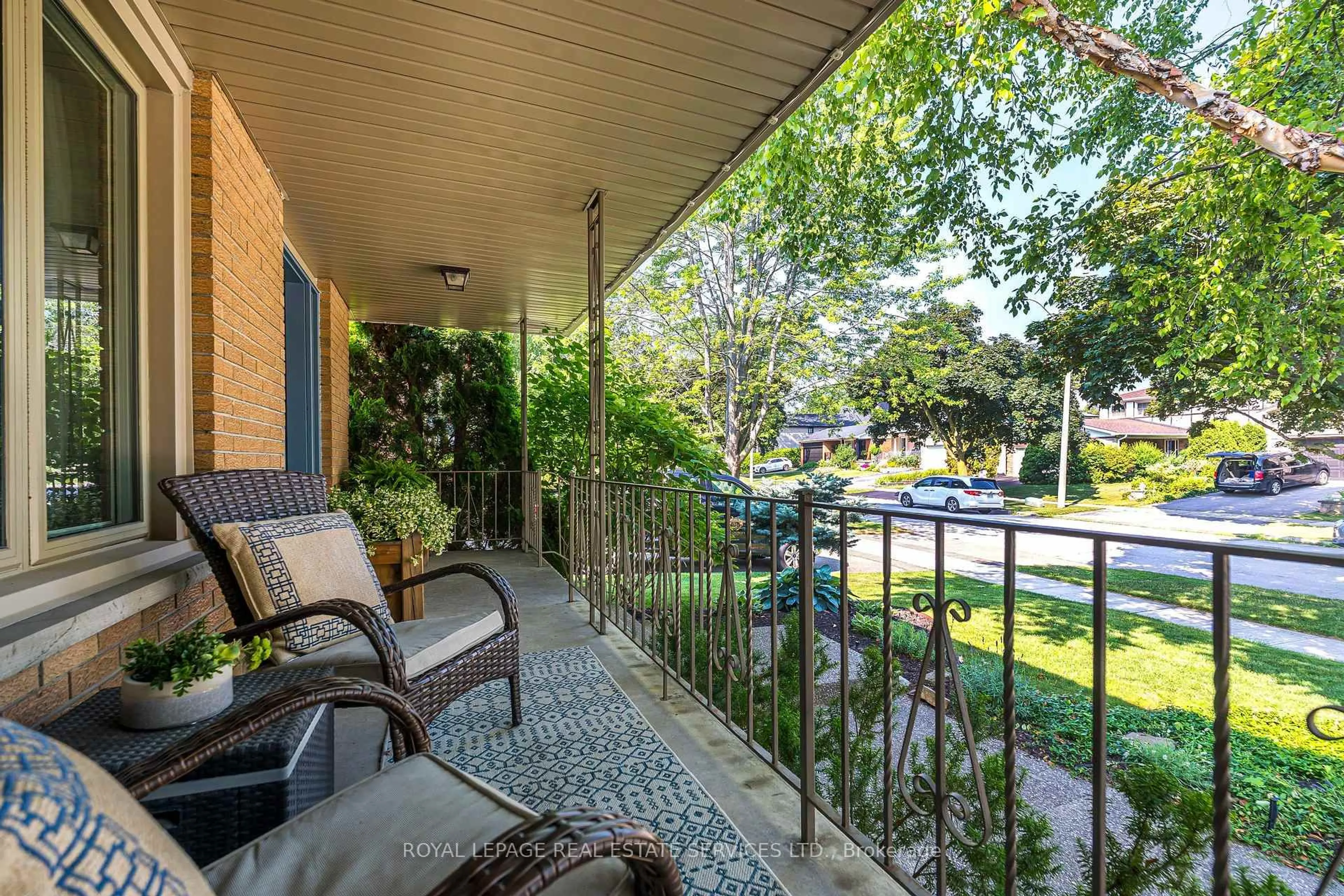 Patio, street for 2120 Varency Dr, Mississauga Ontario L5K 1C3