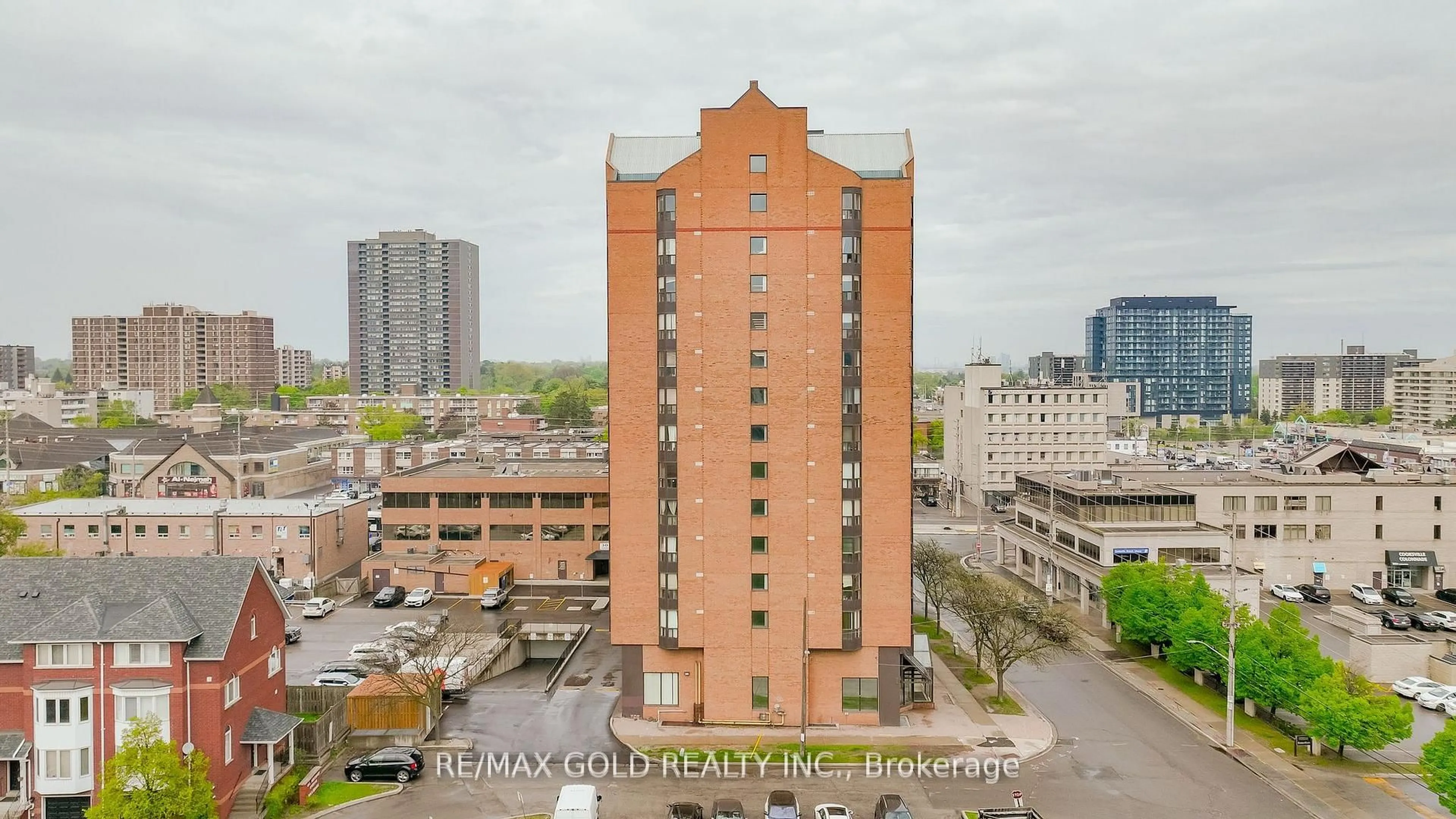 A pic from outside/outdoor area/front of a property/back of a property/a pic from drone, city buildings view from balcony for 25 Agnes St #201, Mississauga Ontario L5B 3X7