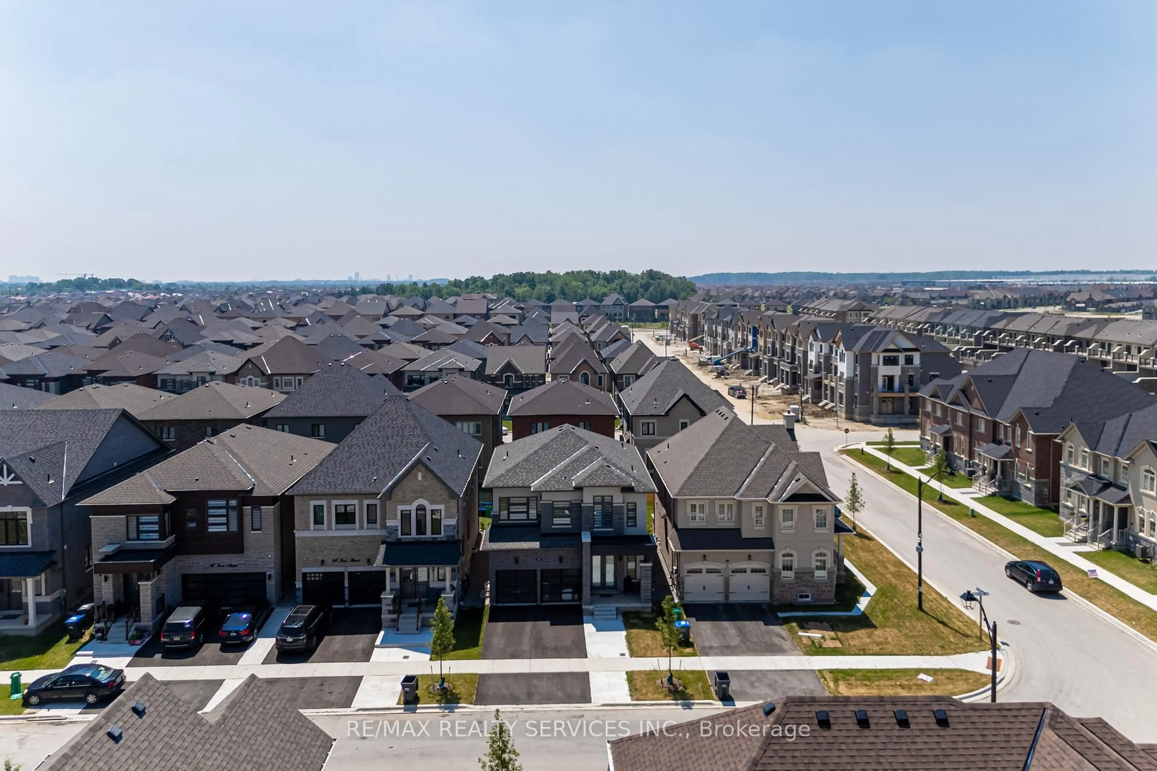 A pic from outside/outdoor area/front of a property/back of a property/a pic from drone, unknown for 40 Icon St, Brampton Ontario L6R 4E5