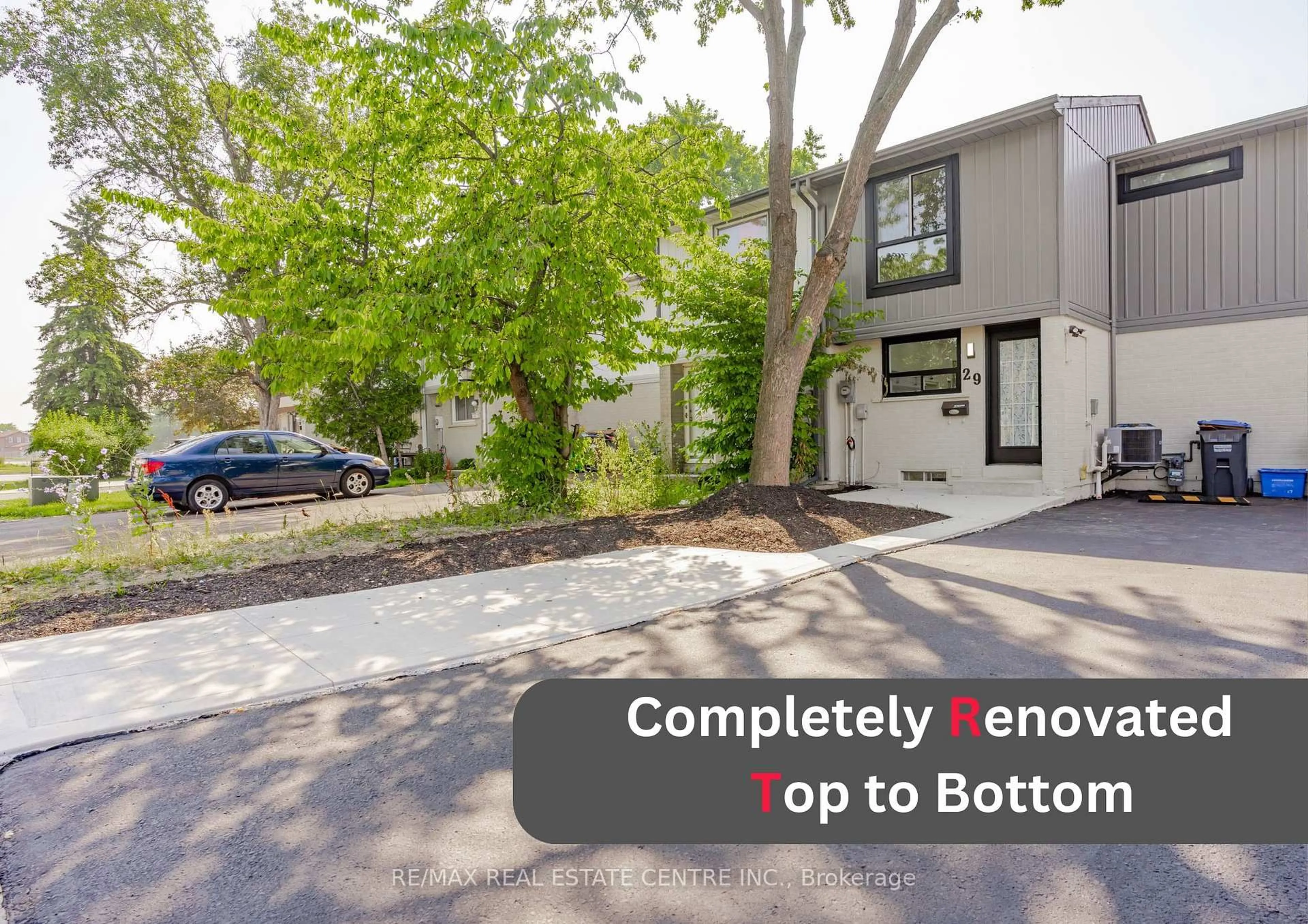 A pic from outside/outdoor area/front of a property/back of a property/a pic from drone, street for 29 Geraldine Crt, Brampton Ontario L6S 2J6