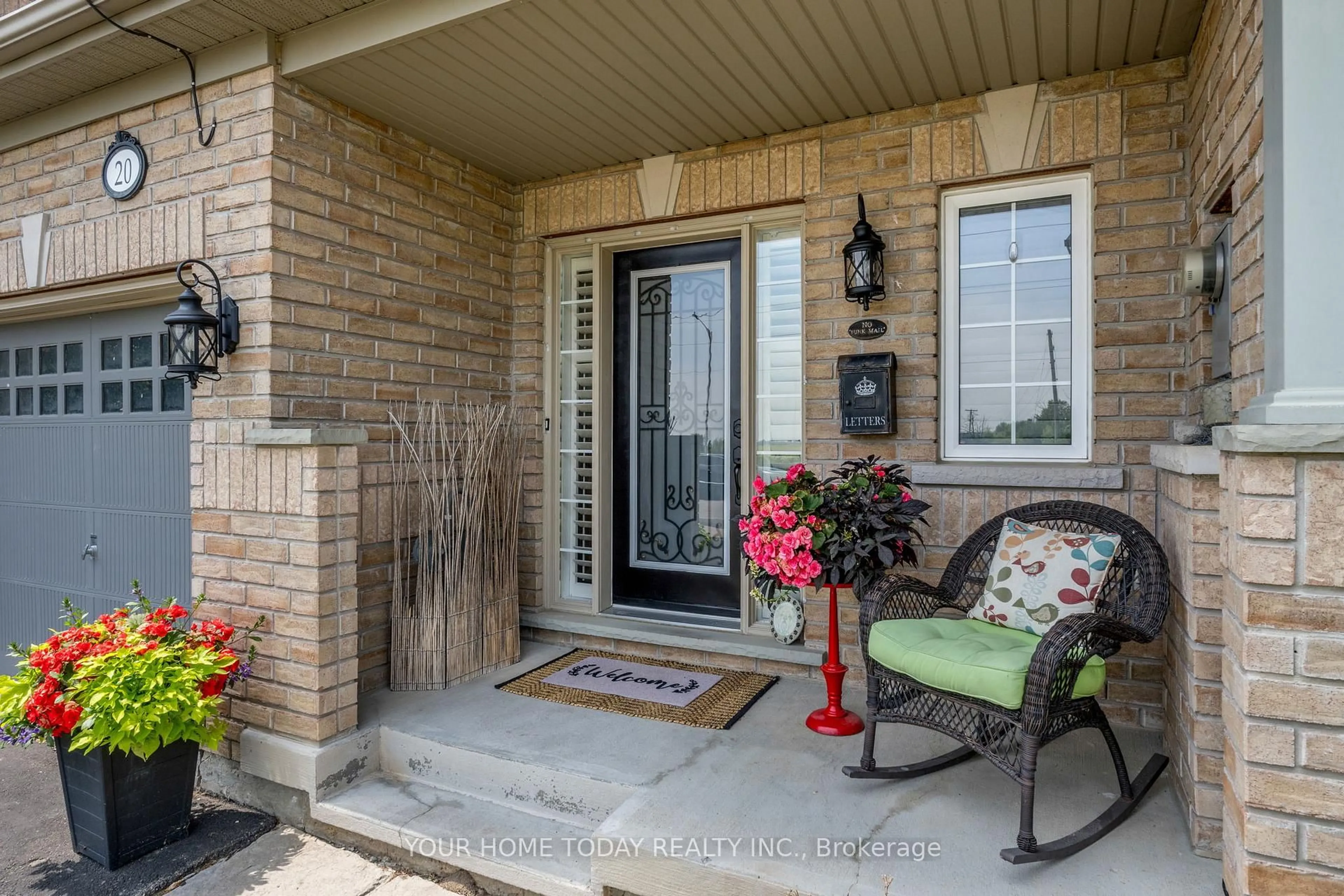 Indoor entryway for 20 Chetholme Pl, Halton Hills Ontario L7G 0E1