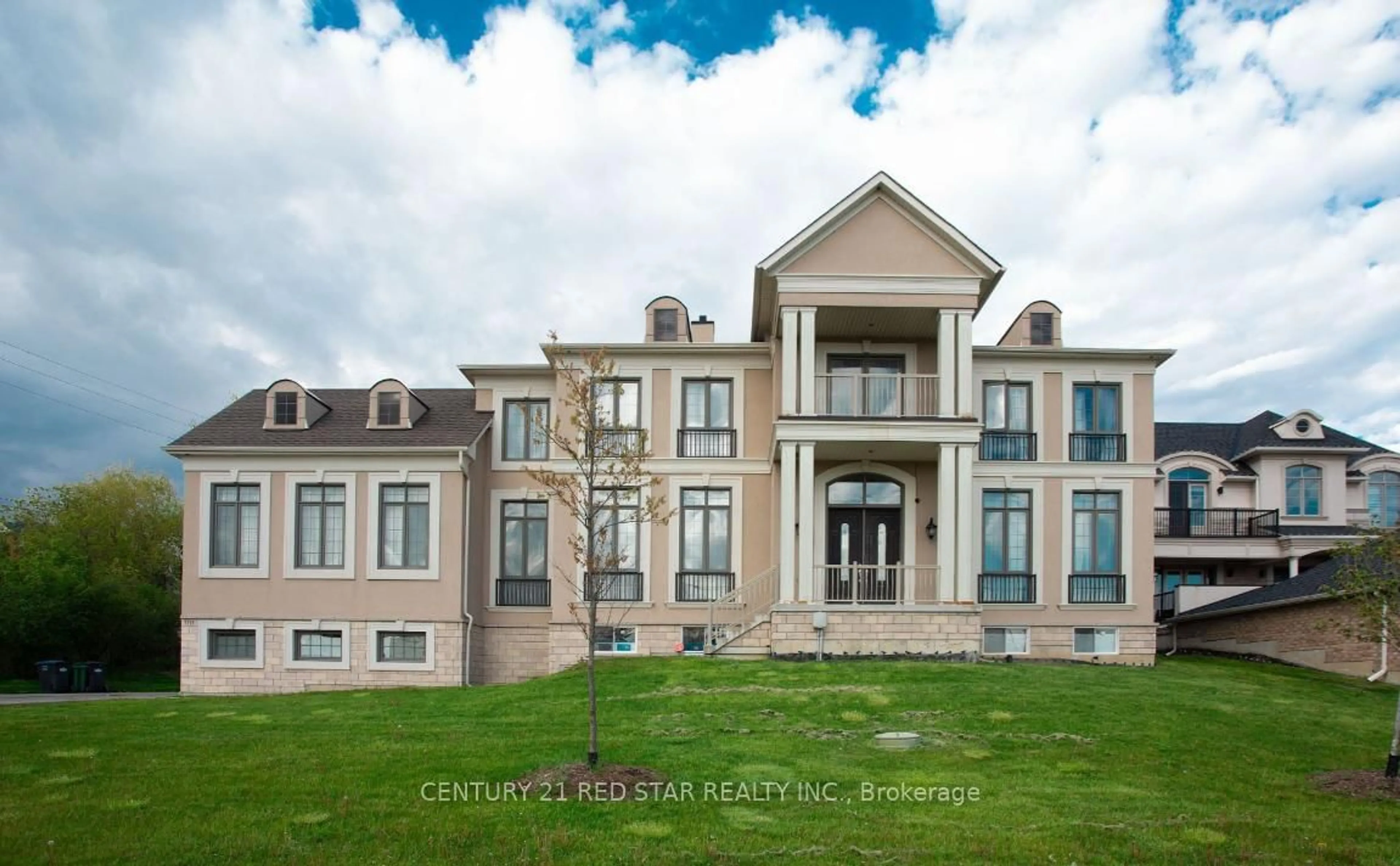 Home with brick exterior material, building for 7263 Second Line, Mississauga Ontario L5W 1A1