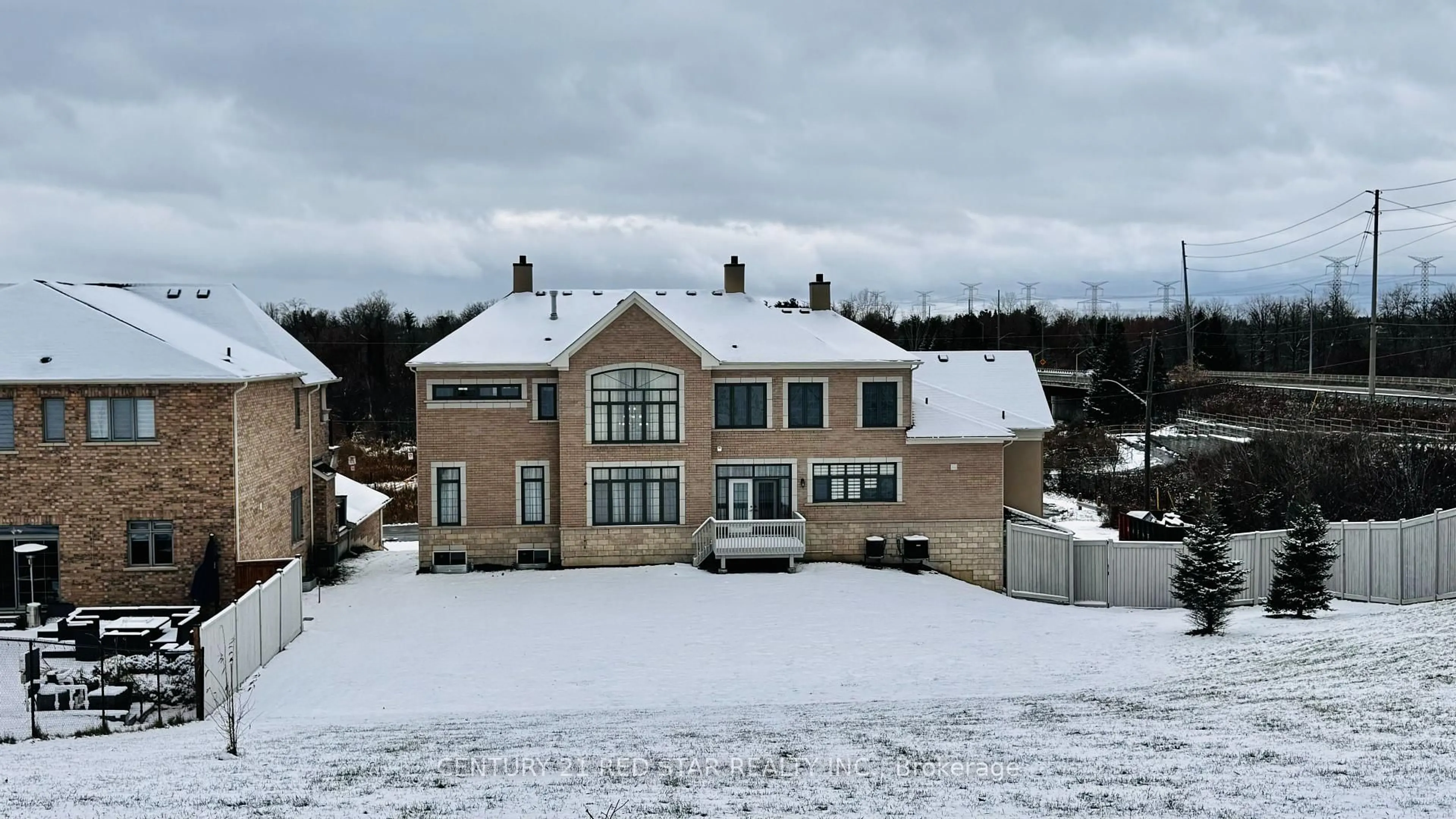 A pic from outside/outdoor area/front of a property/back of a property/a pic from drone, unknown for 7263 Second Line, Mississauga Ontario L5W 1A1