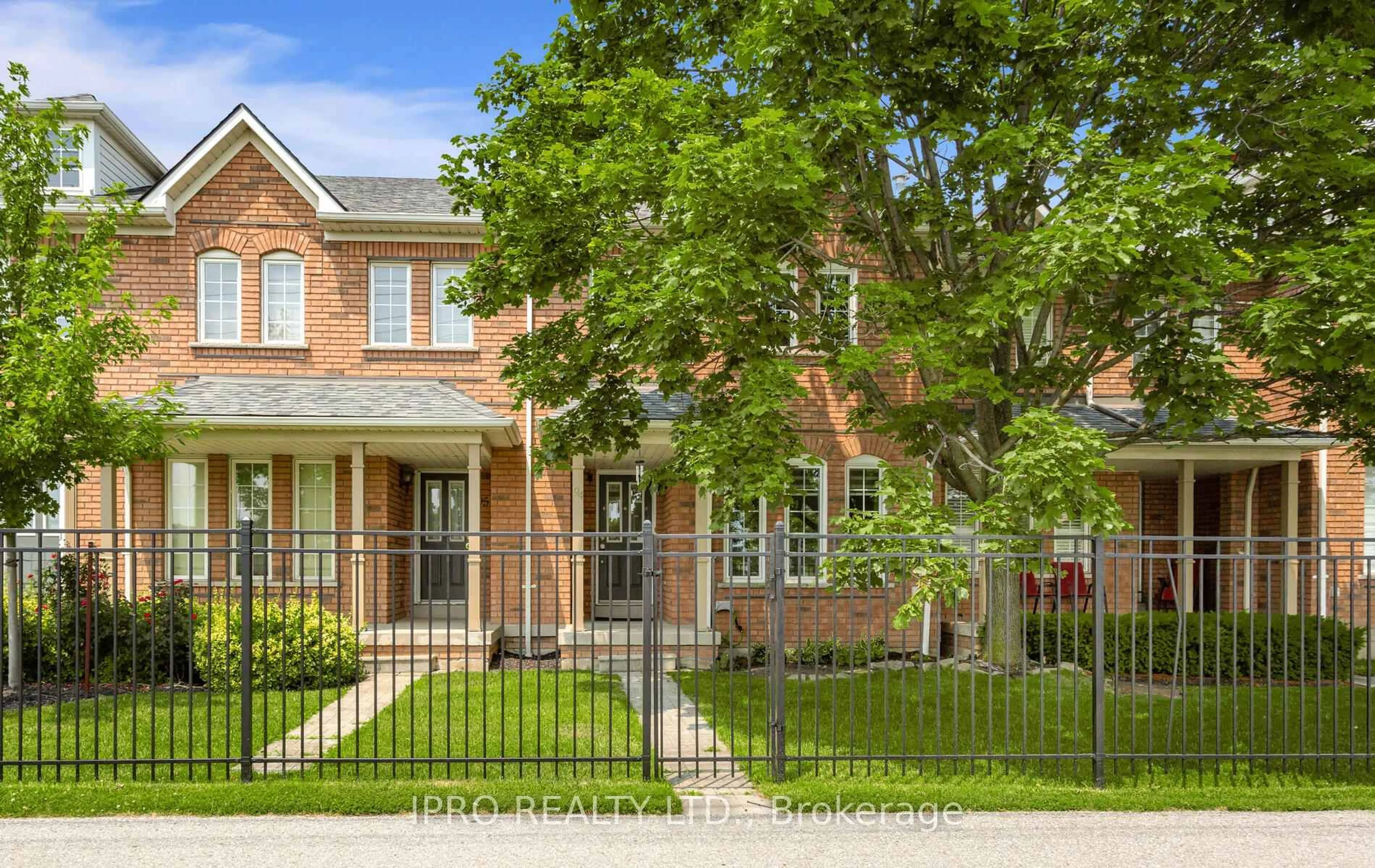 Home with brick exterior material, street for 2665 Thomas St #94, Mississauga Ontario L5M 6G7