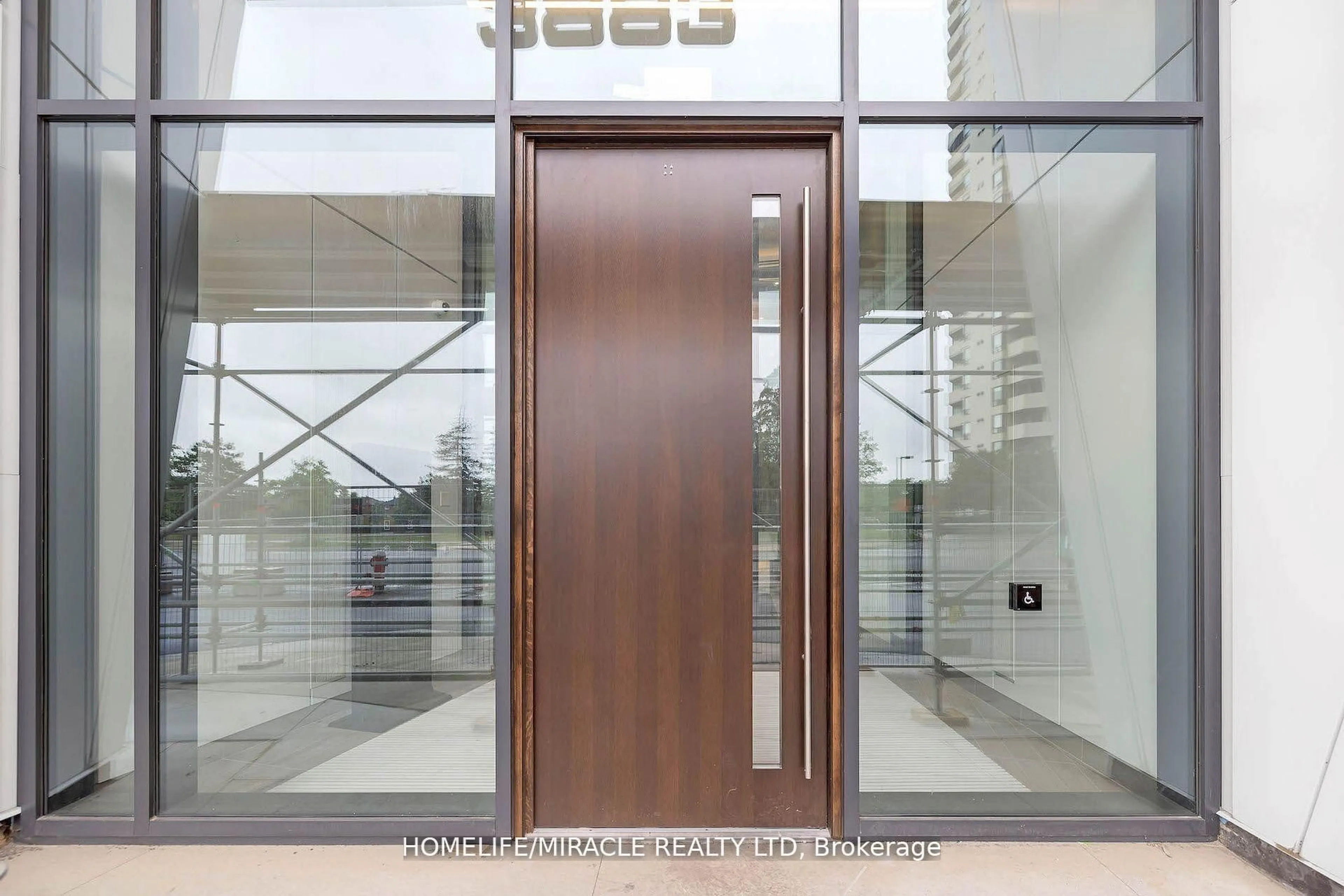 Indoor foyer for 3883 Quartz Rd #524, Mississauga Ontario L5B 0M4