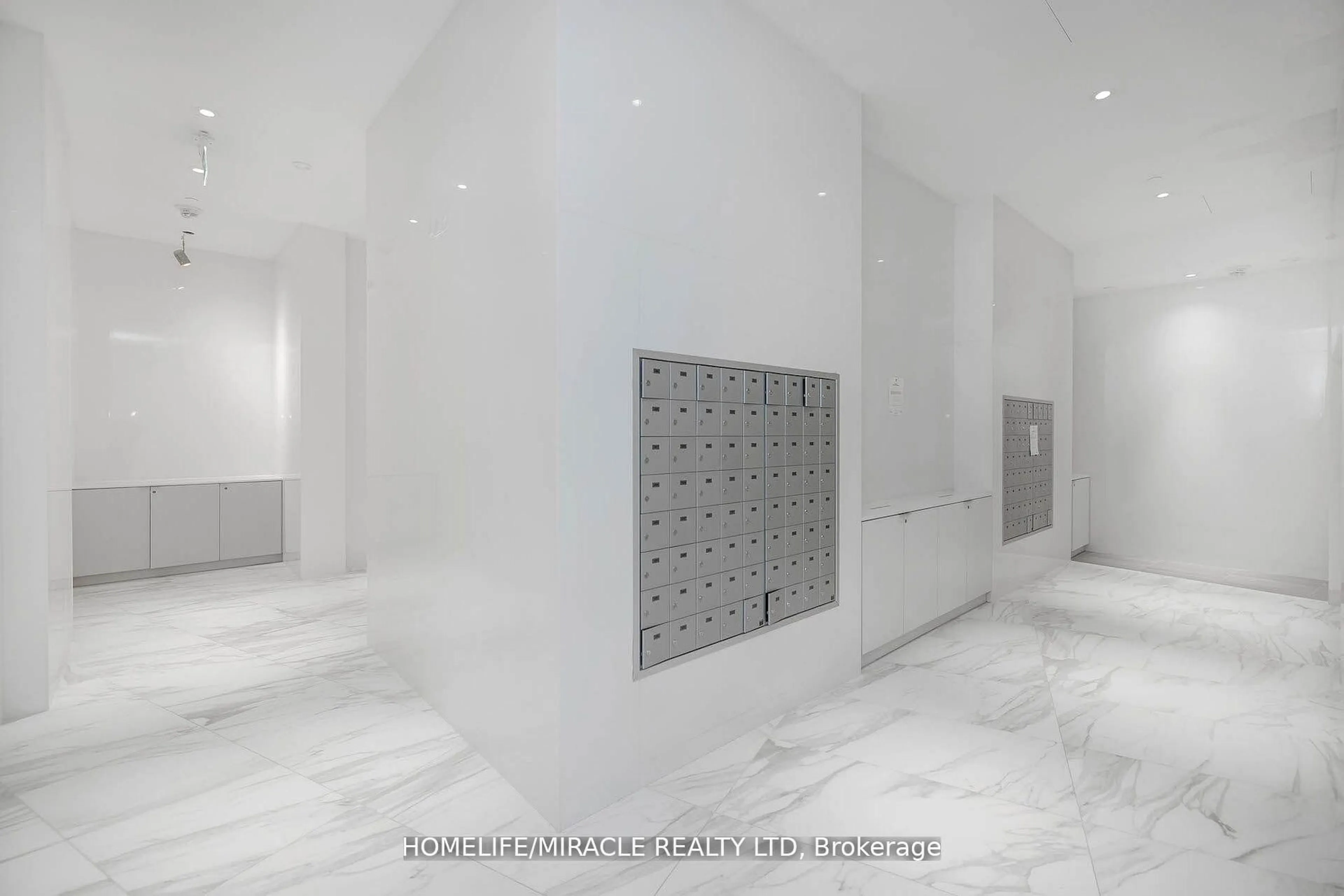 Indoor foyer for 3883 Quartz Rd #524, Mississauga Ontario L5B 0M4