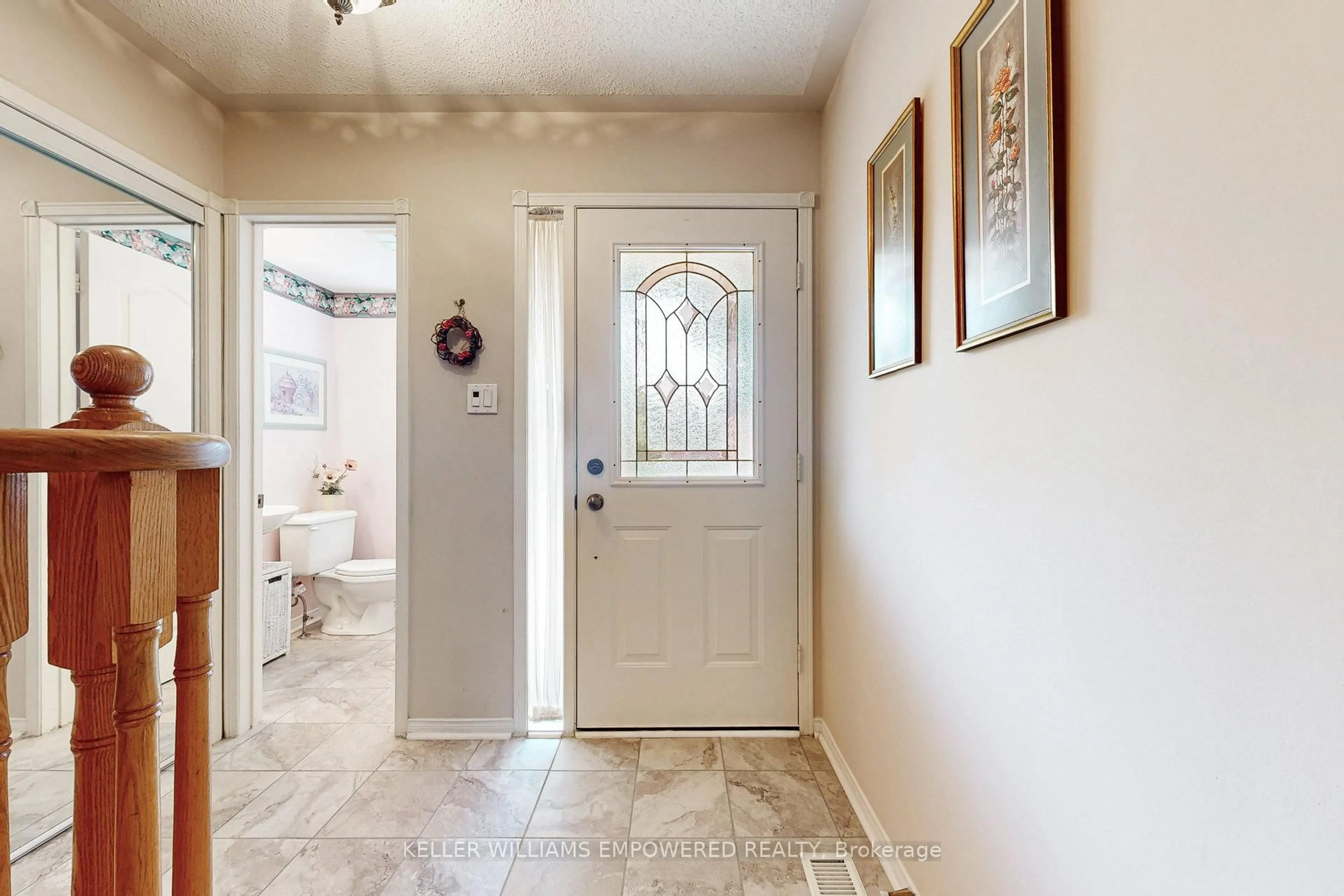 Indoor entryway for 427 Grand Highland Way, Mississauga Ontario L4Z 3W1