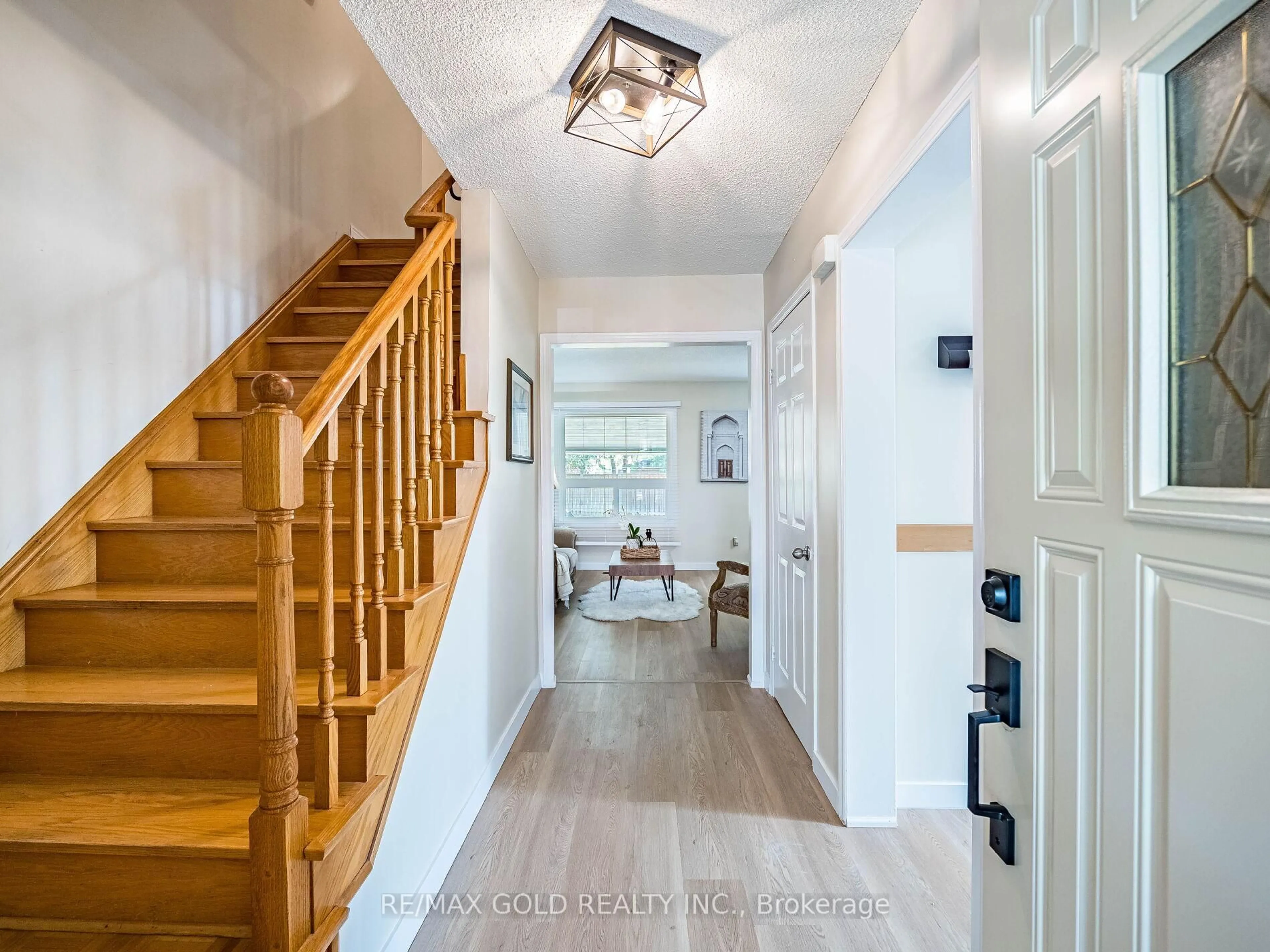 Indoor entryway for 33 St. Emilion Way, Toronto Ontario M9V 5A5