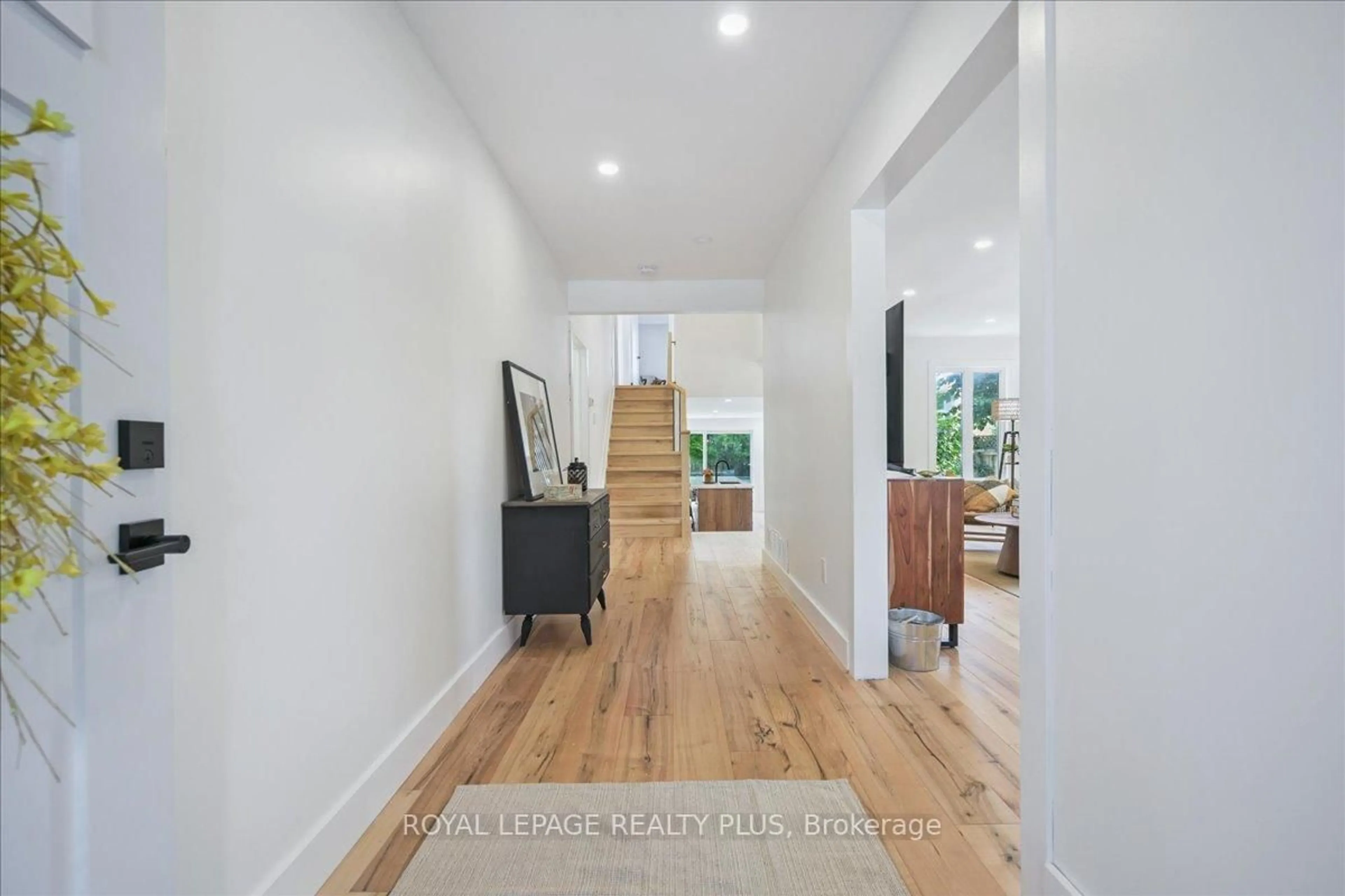 Indoor entryway for 3599 Pitch Pine Cres, Mississauga Ontario L5L 1P9