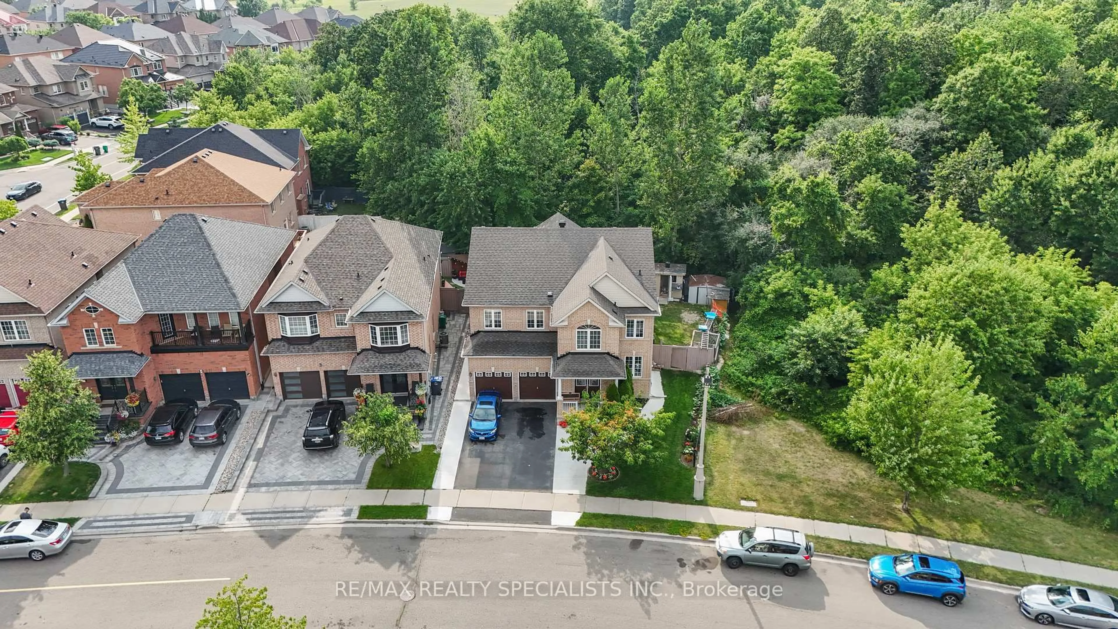 A pic from outside/outdoor area/front of a property/back of a property/a pic from drone, street for 8 Klondike Tr, Brampton Ontario L6R 3K6