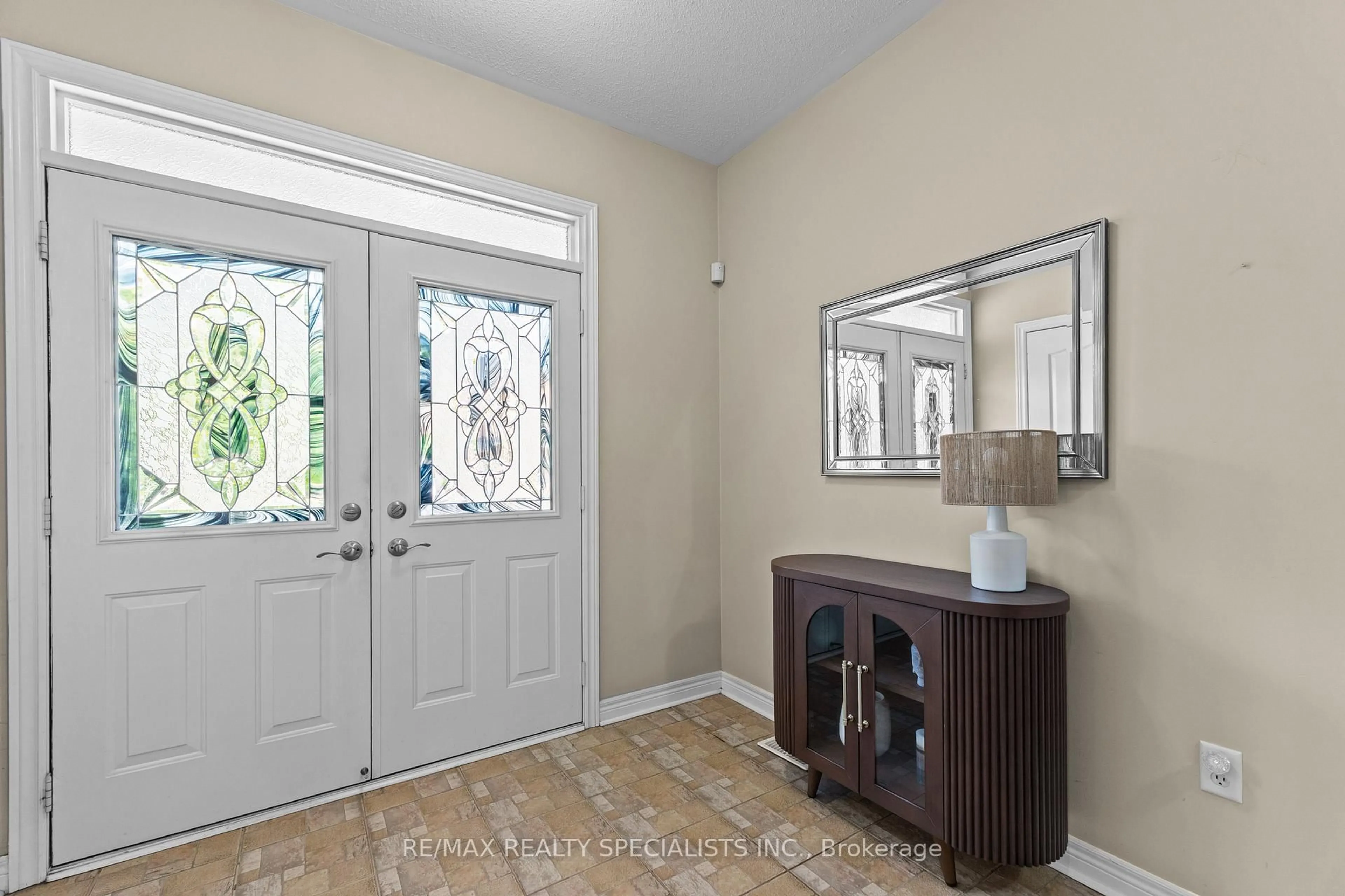Indoor entryway for 8 Klondike Tr, Brampton Ontario L6R 3K6