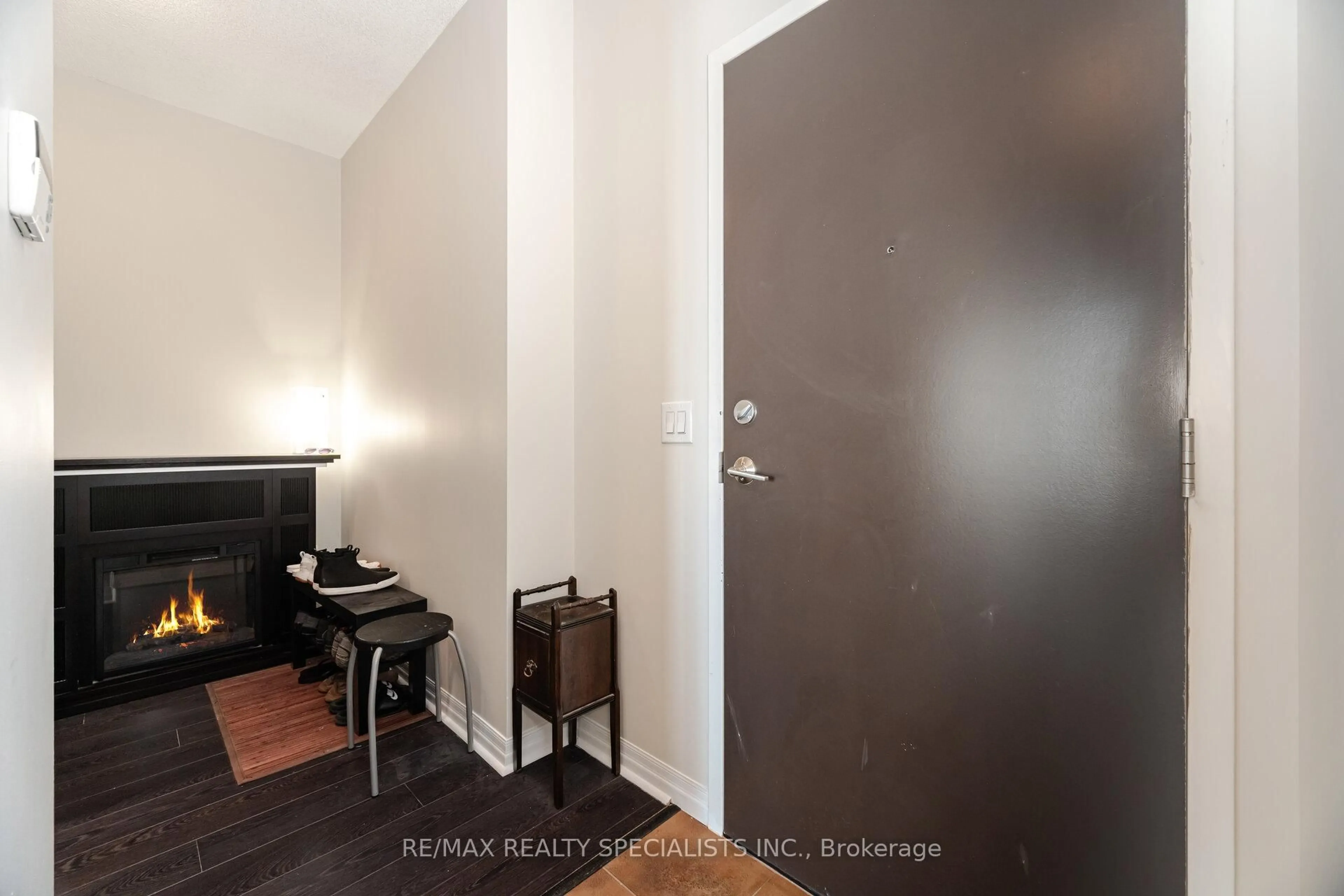 Indoor entryway for 225 Webb Dr #3308, Mississauga Ontario L5B 4P2