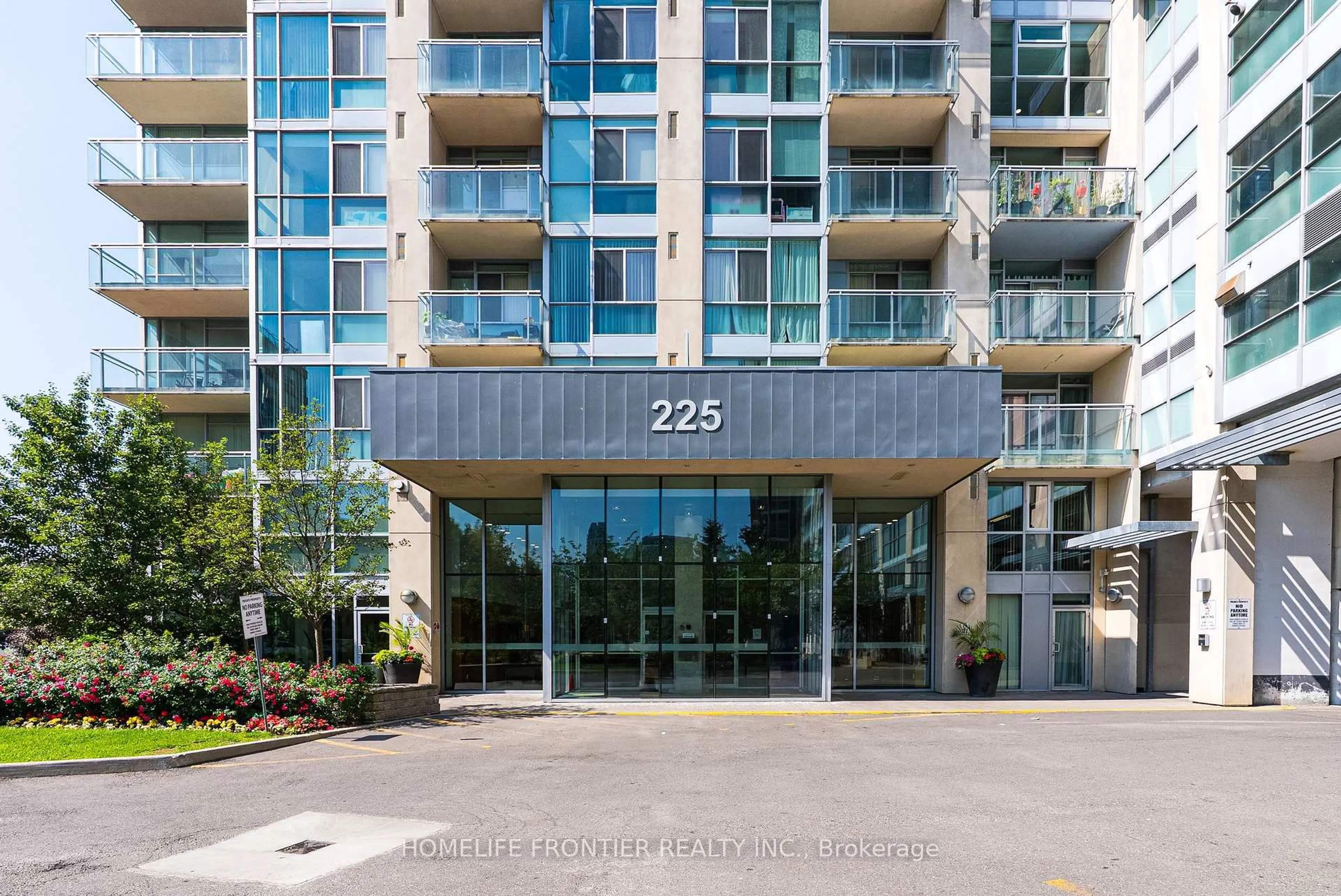 Indoor foyer for 225 Webb Dr #1905, Mississauga Ontario L5B 4P2