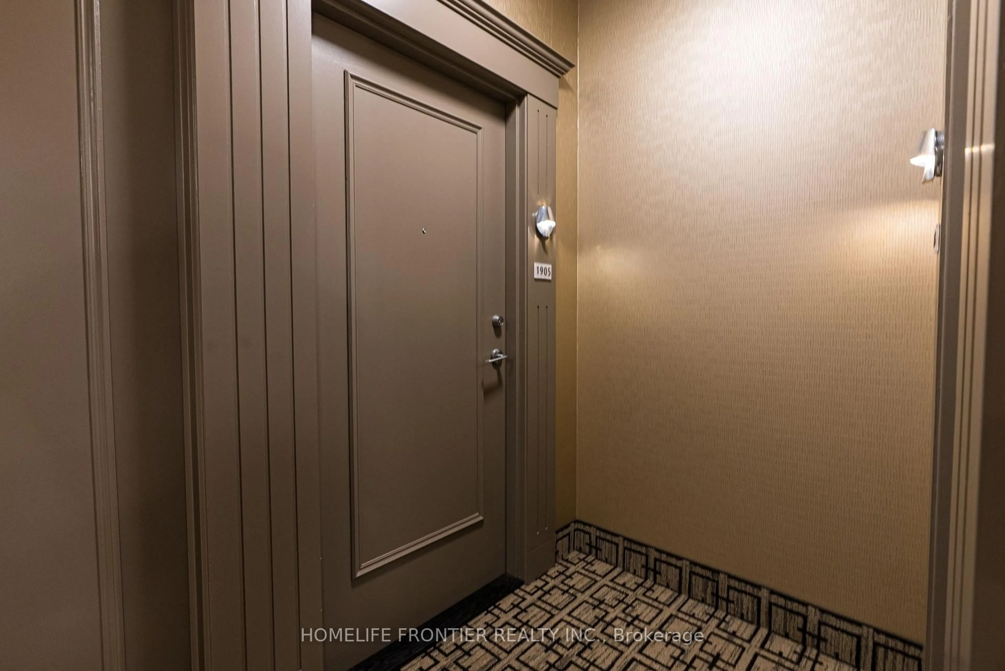 Indoor entryway for 225 Webb Dr #1905, Mississauga Ontario L5B 4P2