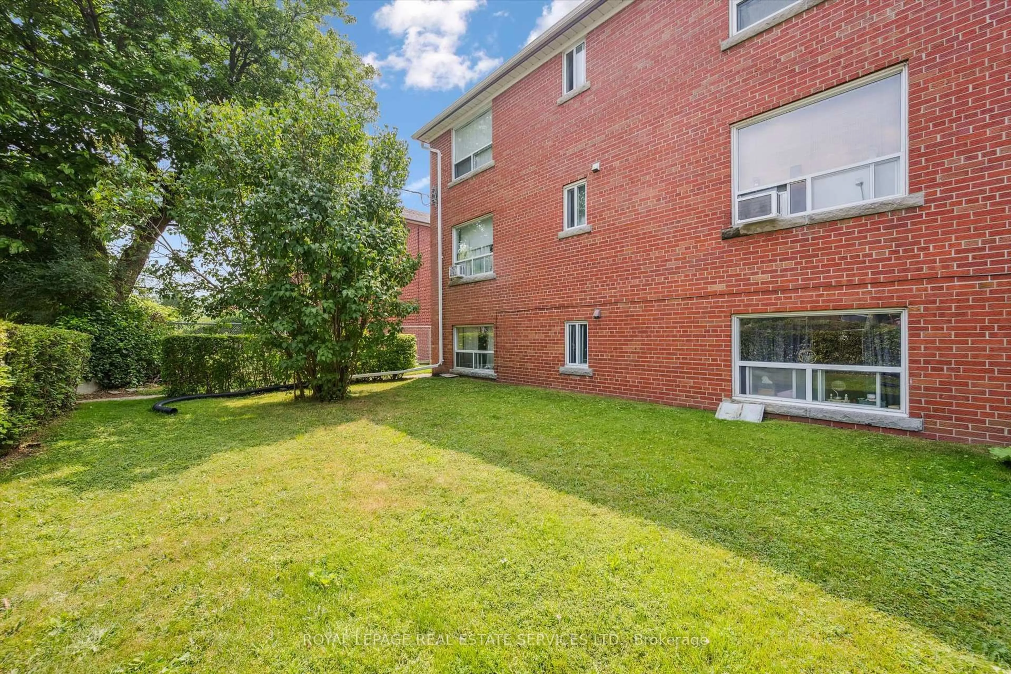 Patio, unknown for 19 Dover Dr, Toronto Ontario M8W 1V7