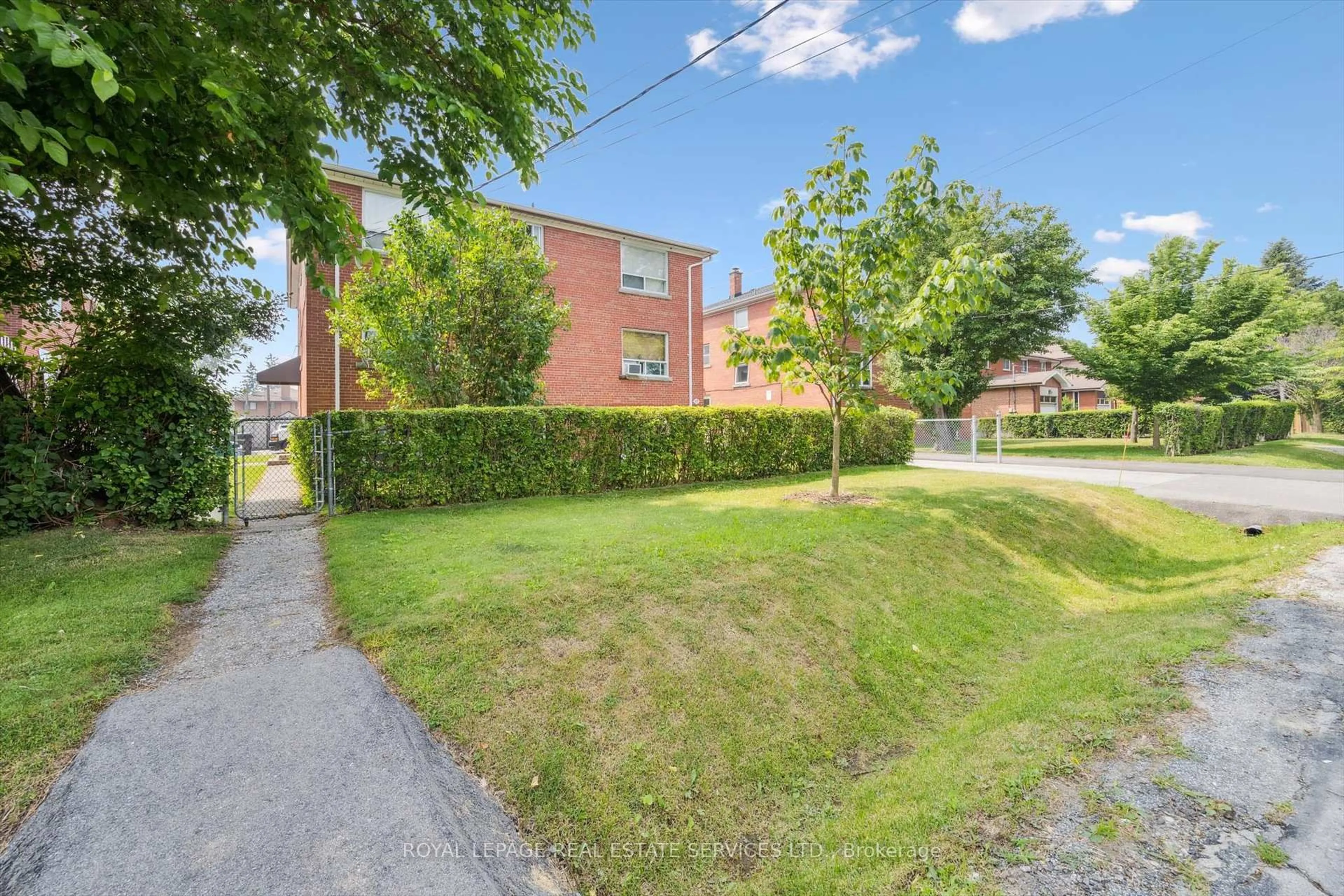 Patio, street for 19 Dover Dr, Toronto Ontario M8W 1V7
