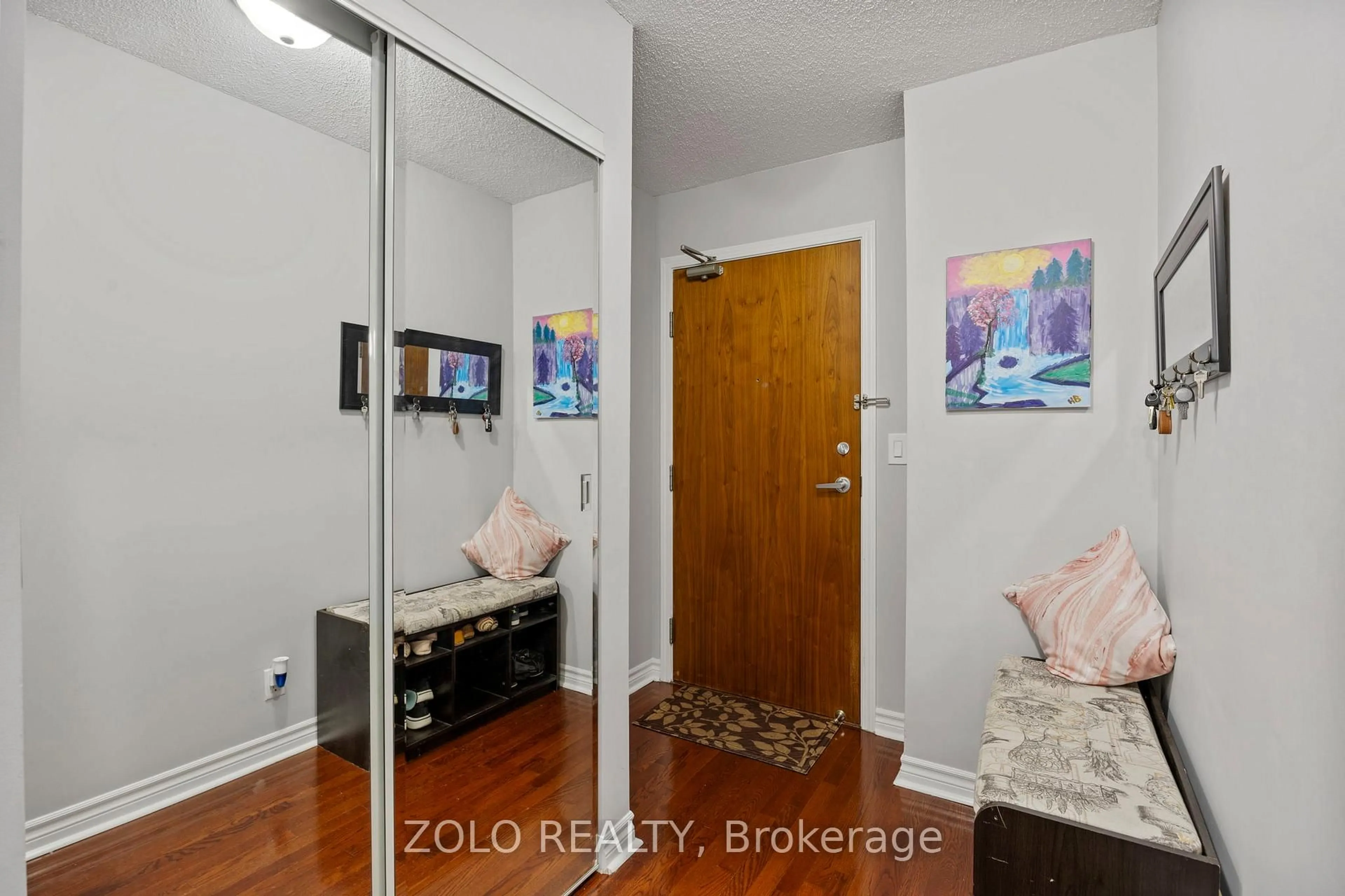 Indoor entryway for 1 Elm Dr #611, Mississauga Ontario L5B 4M1