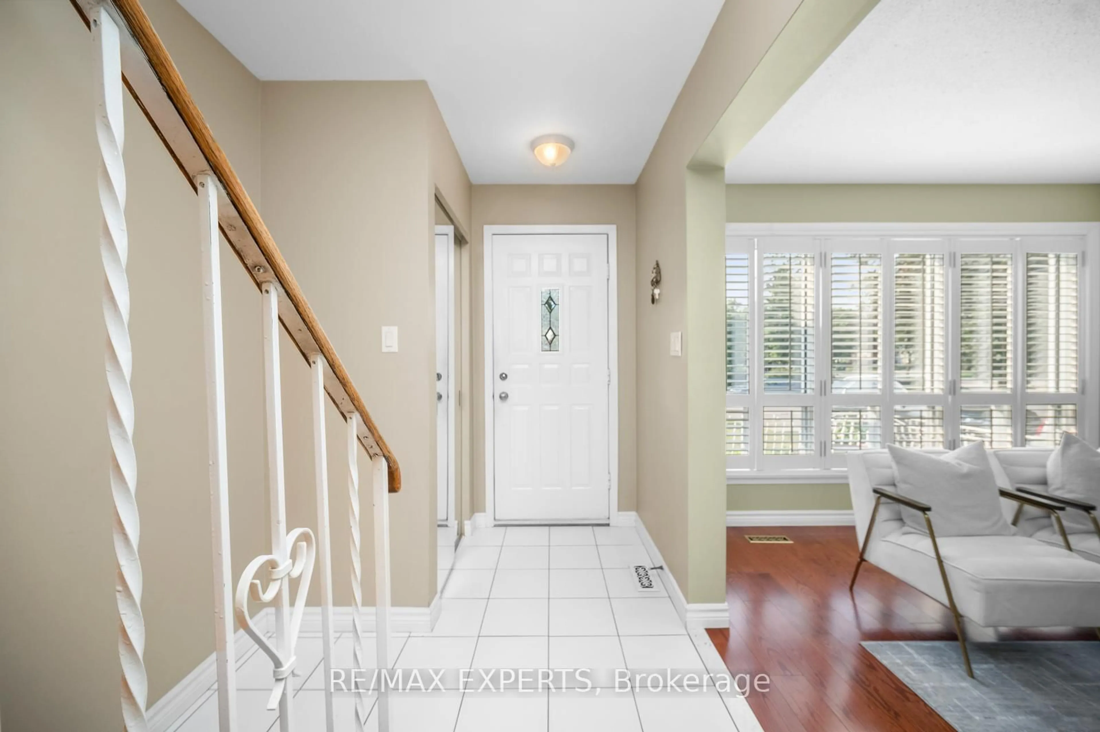 Indoor entryway for 65 Garside Cres, Brampton Ontario L6S 1H5