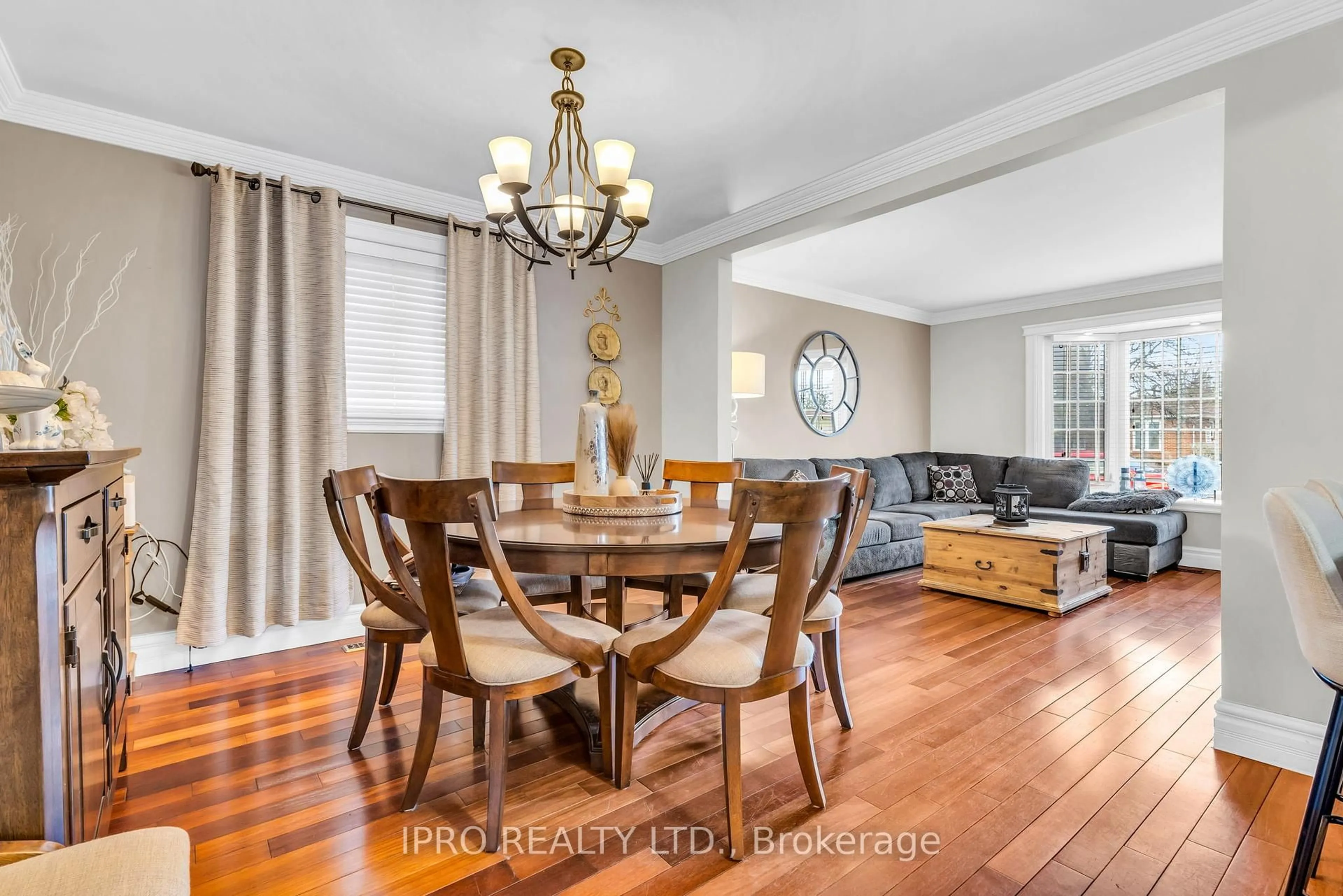 Dining room, wood/laminate floor for 117 Alicewood Crt, Toronto Ontario M9V 3Y1