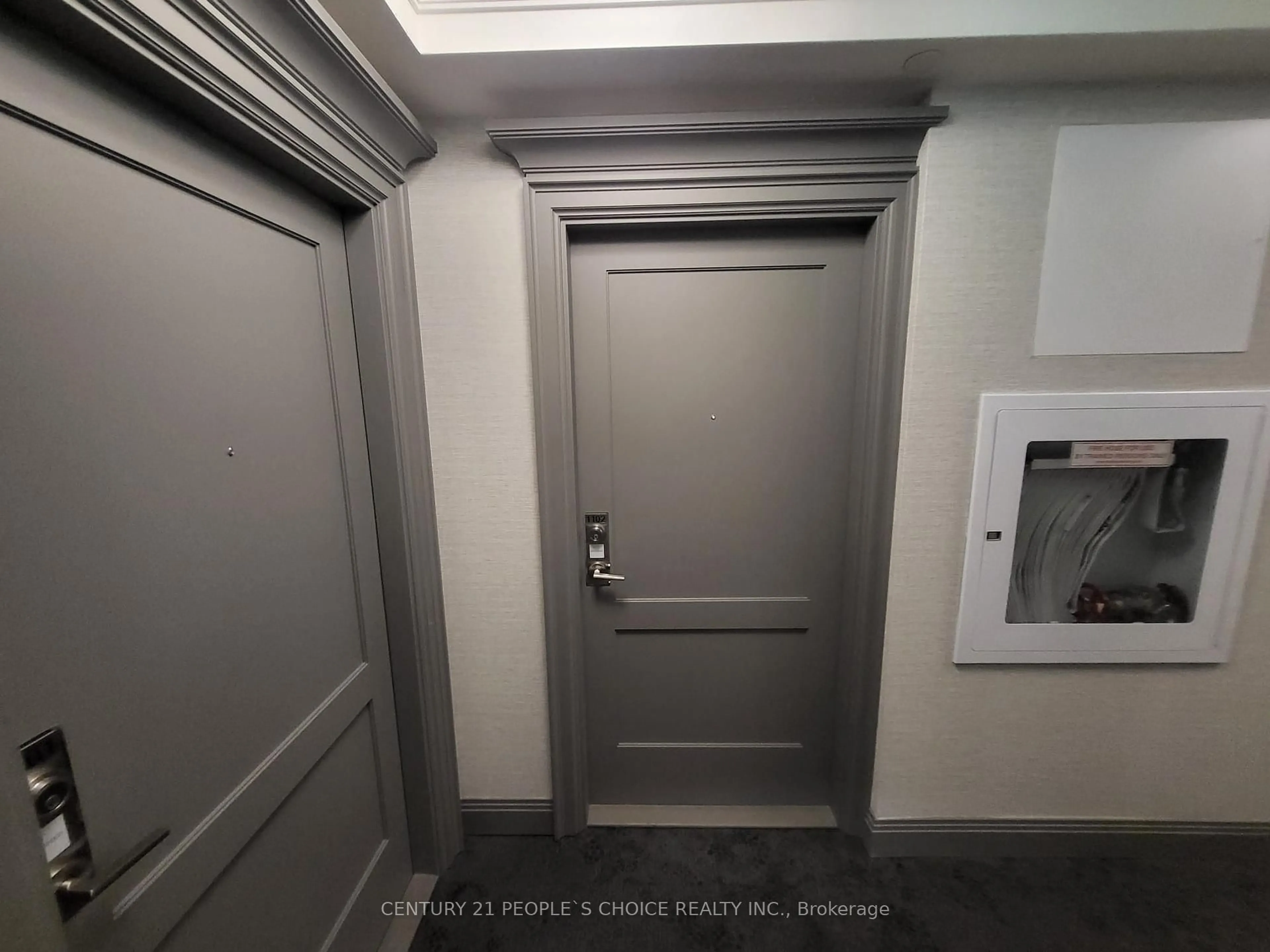 Indoor foyer for 30 Elm Dr #1102, Mississauga Ontario L5B 1L9