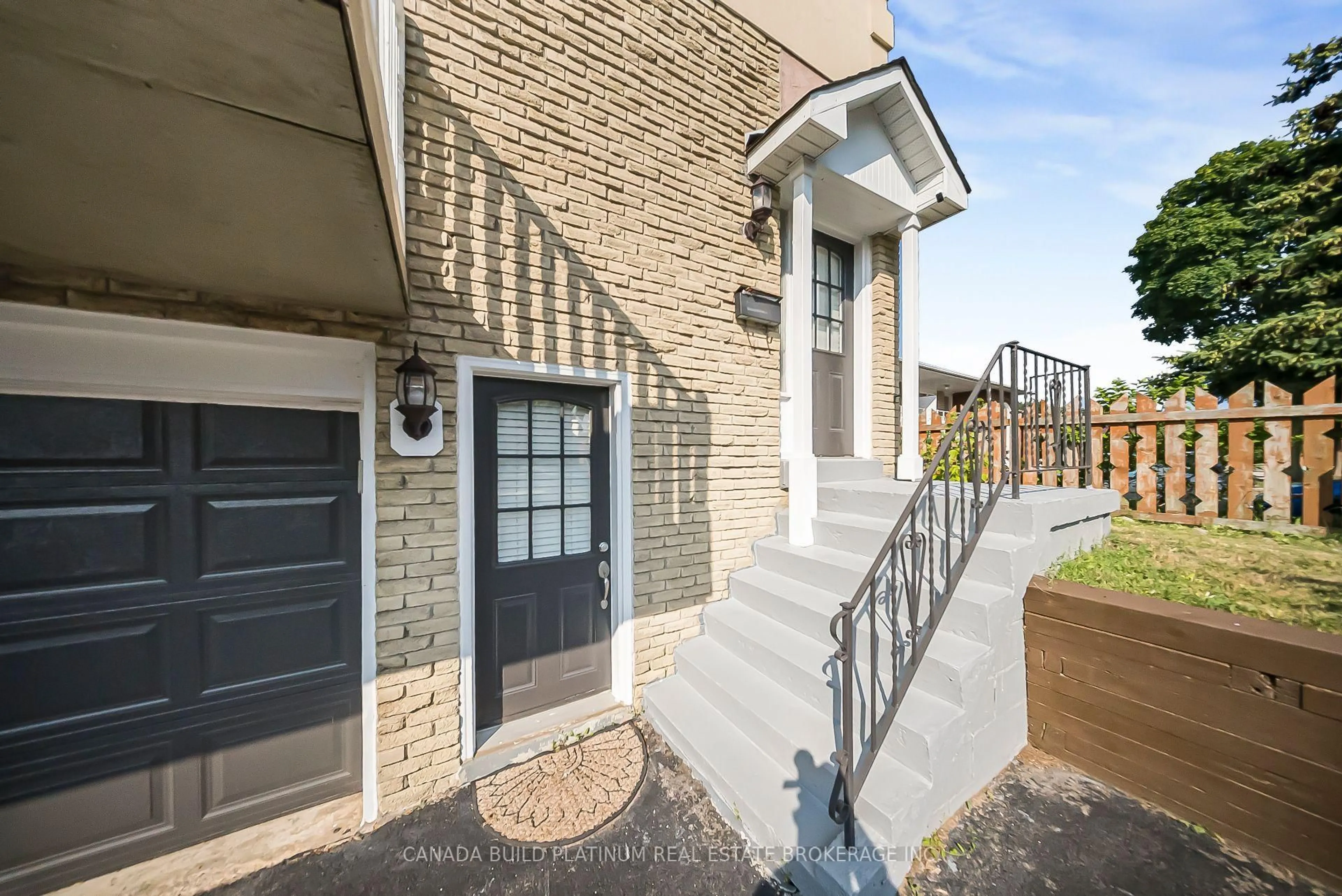 Home with brick exterior material, street for 849 Inverhouse Dr, Mississauga Ontario L5J 2Y1