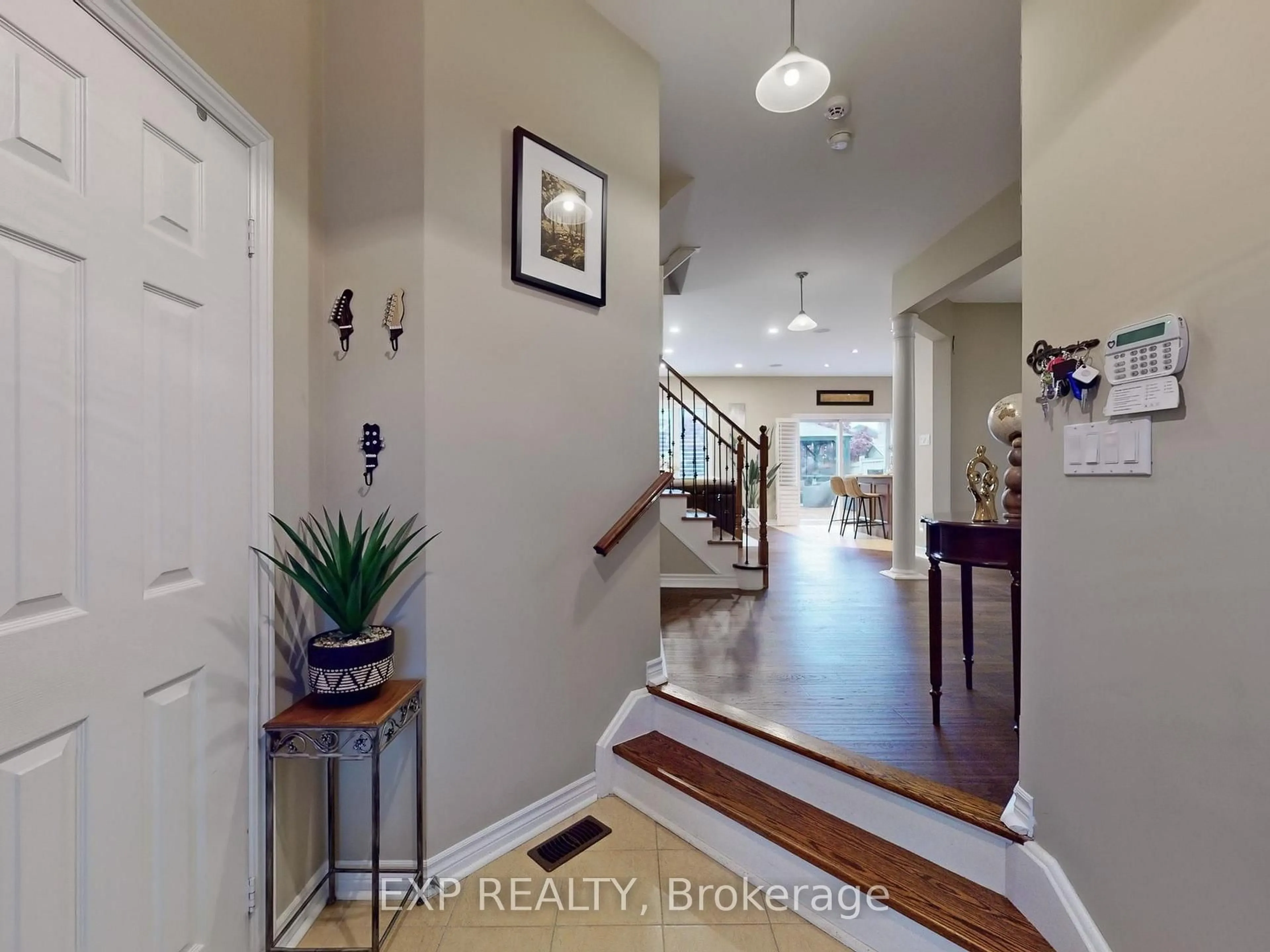 Indoor entryway for 94 Pannahill Dr, Brampton Ontario L6P 3B3