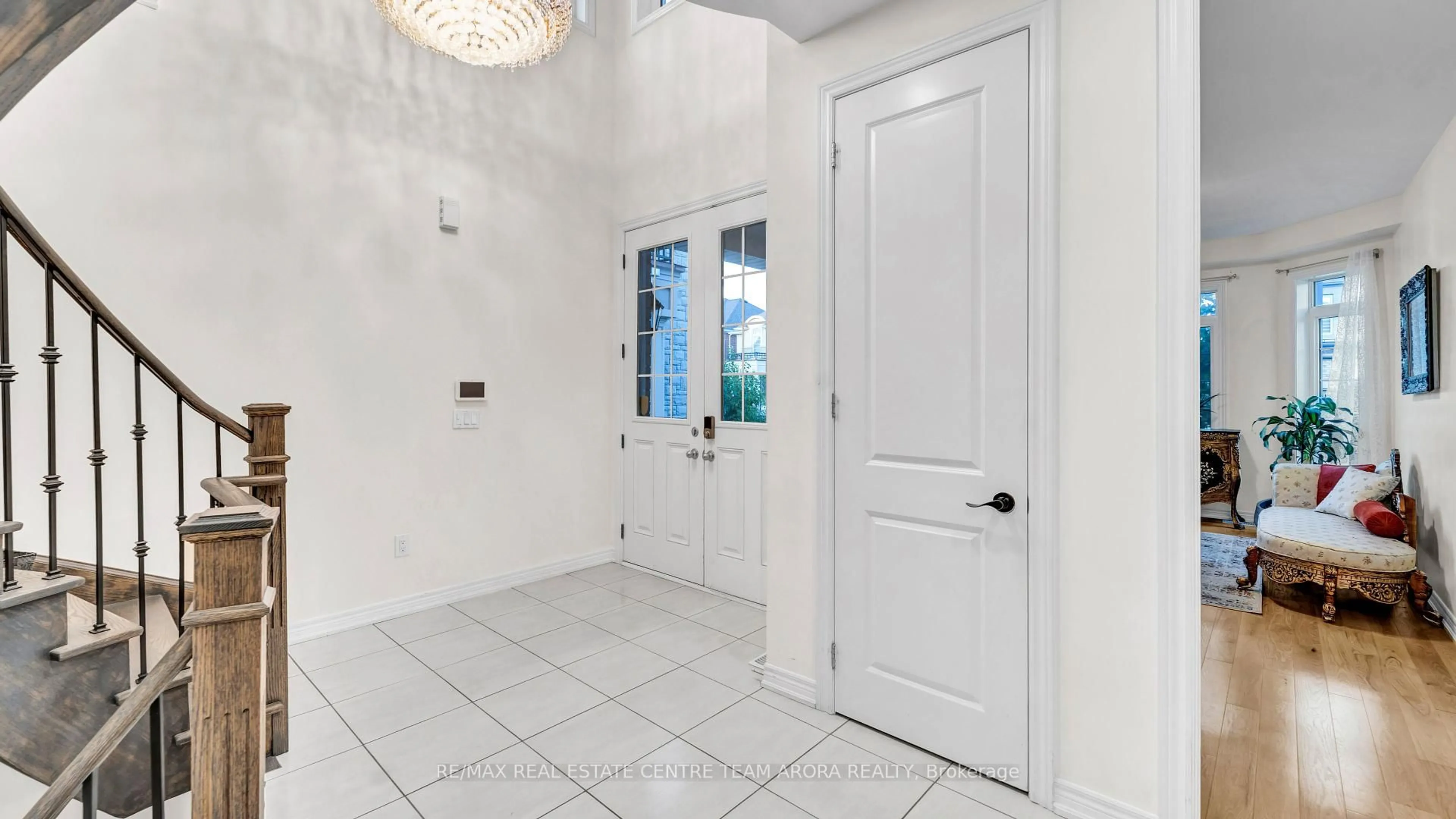 Indoor entryway for 20 Pellegrino Rd, Brampton Ontario L7A 4V5
