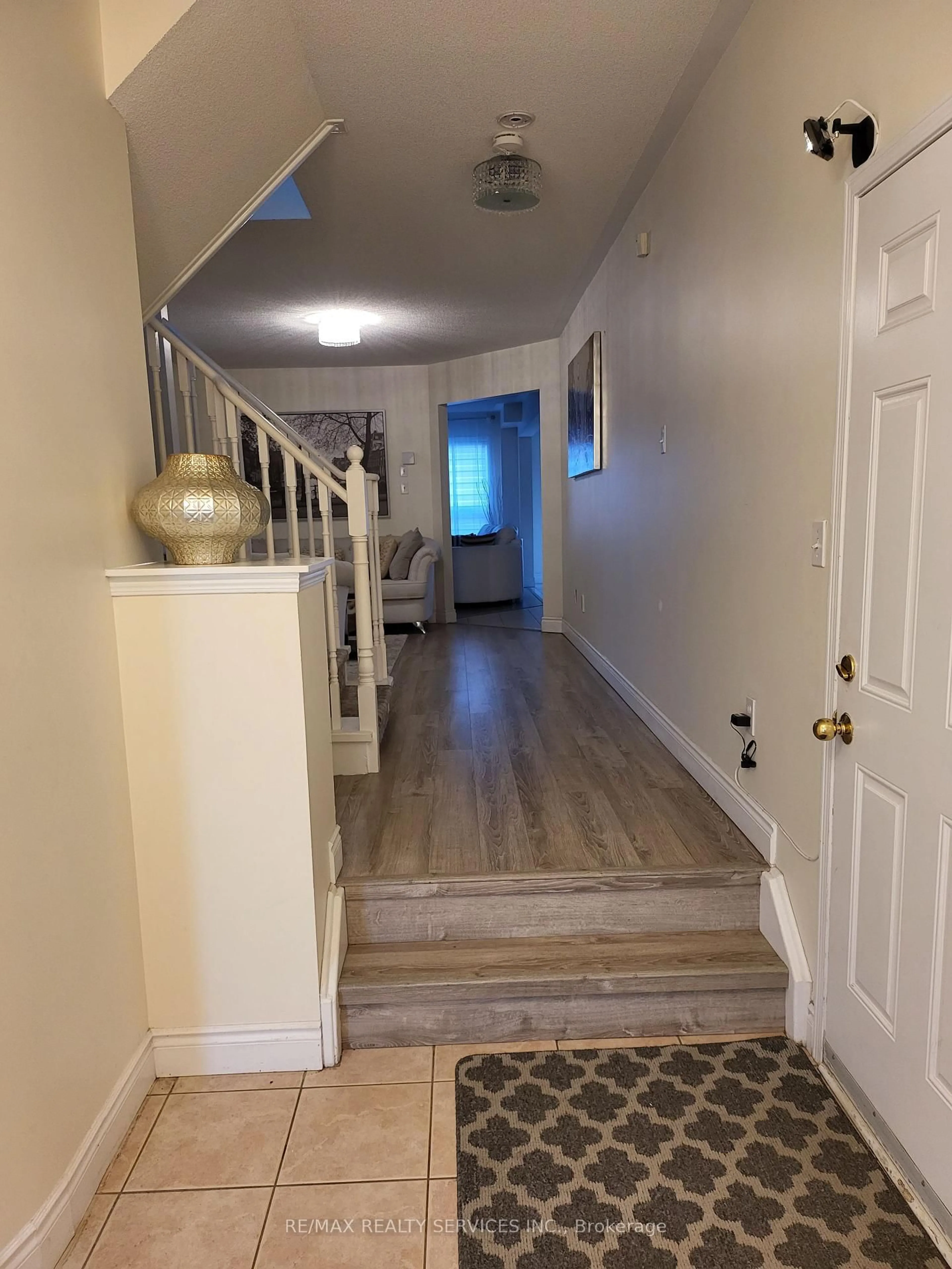 Indoor entryway for 19 Albery Rd, Brampton Ontario L7A 0K7