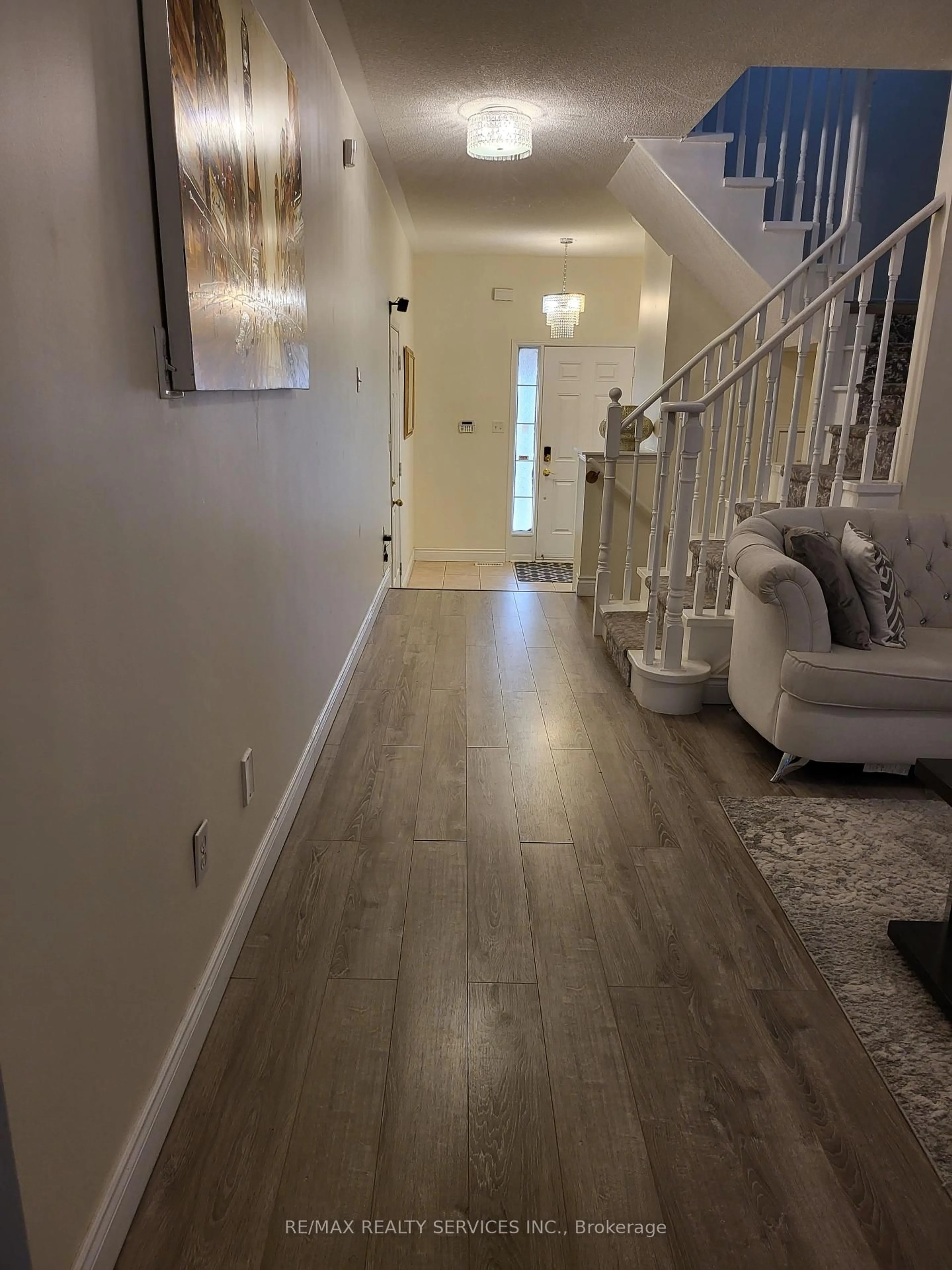 Indoor entryway for 19 Albery Rd, Brampton Ontario L7A 0K7