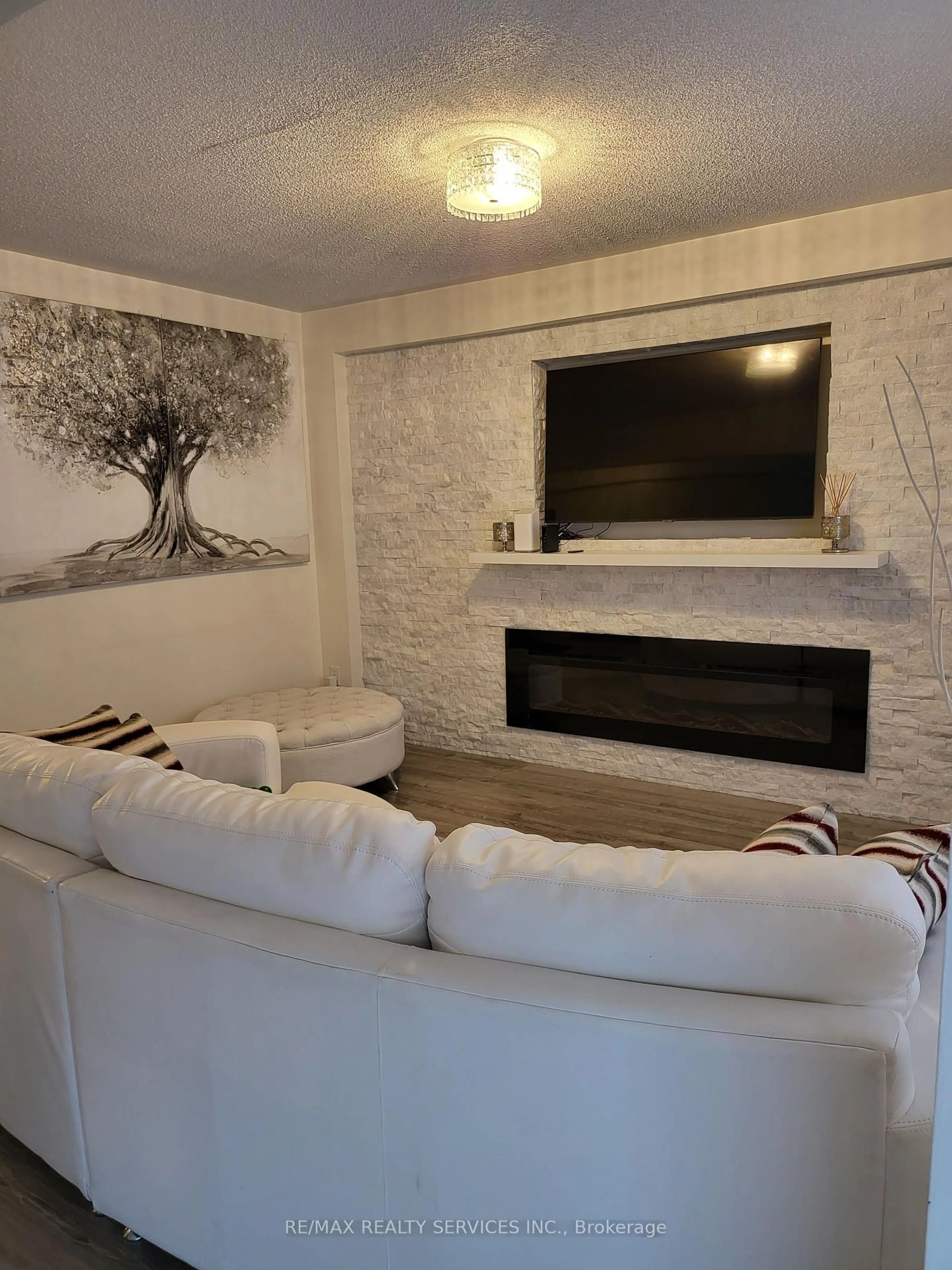 Living room with furniture, unknown for 19 Albery Rd, Brampton Ontario L7A 0K7