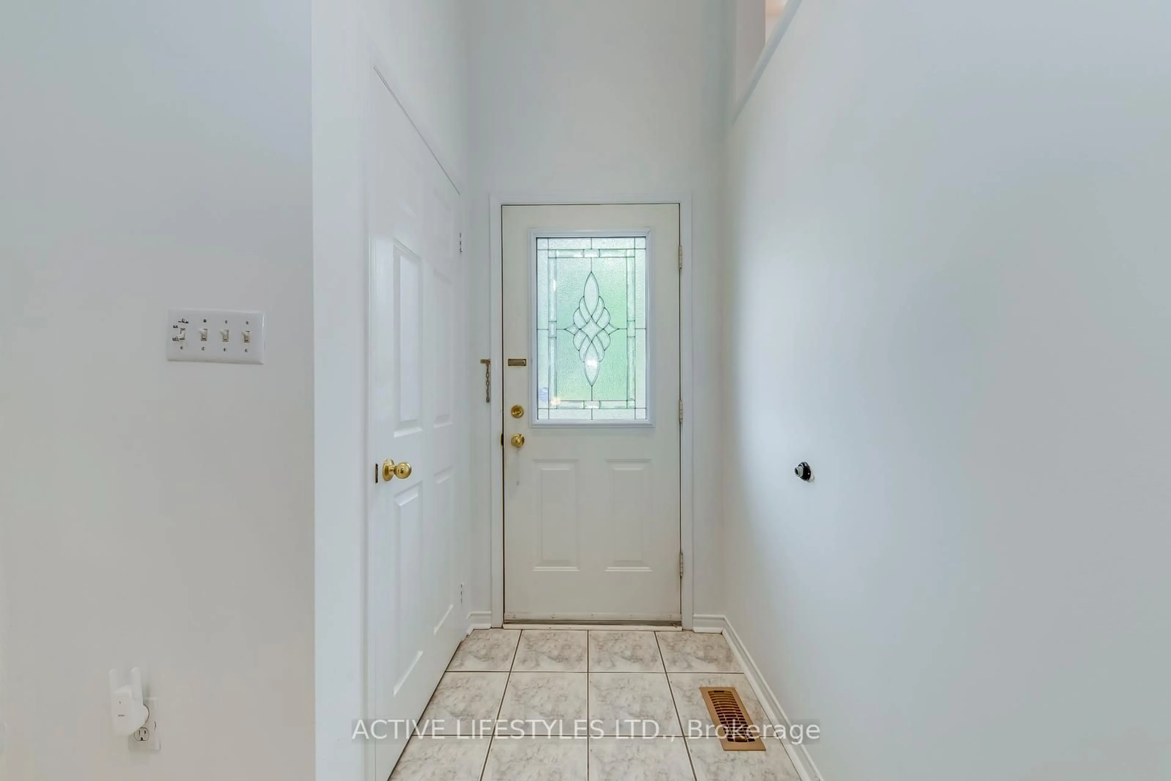 Indoor entryway for 1591 South Parade Crt #27, Mississauga Ontario L5M 6G1