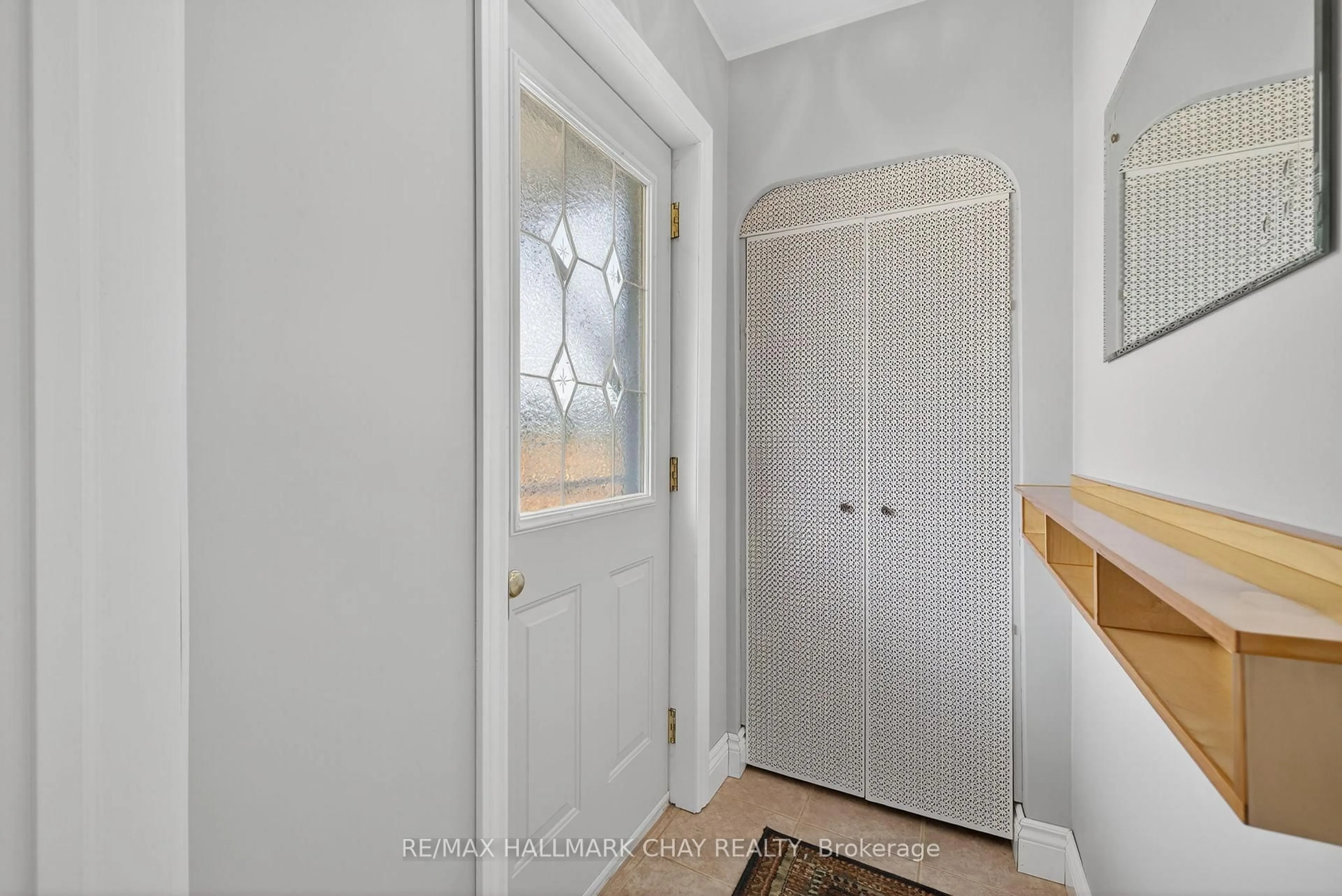 Indoor entryway for 3 Brookside Dr, Mississauga Ontario L5M 1H2