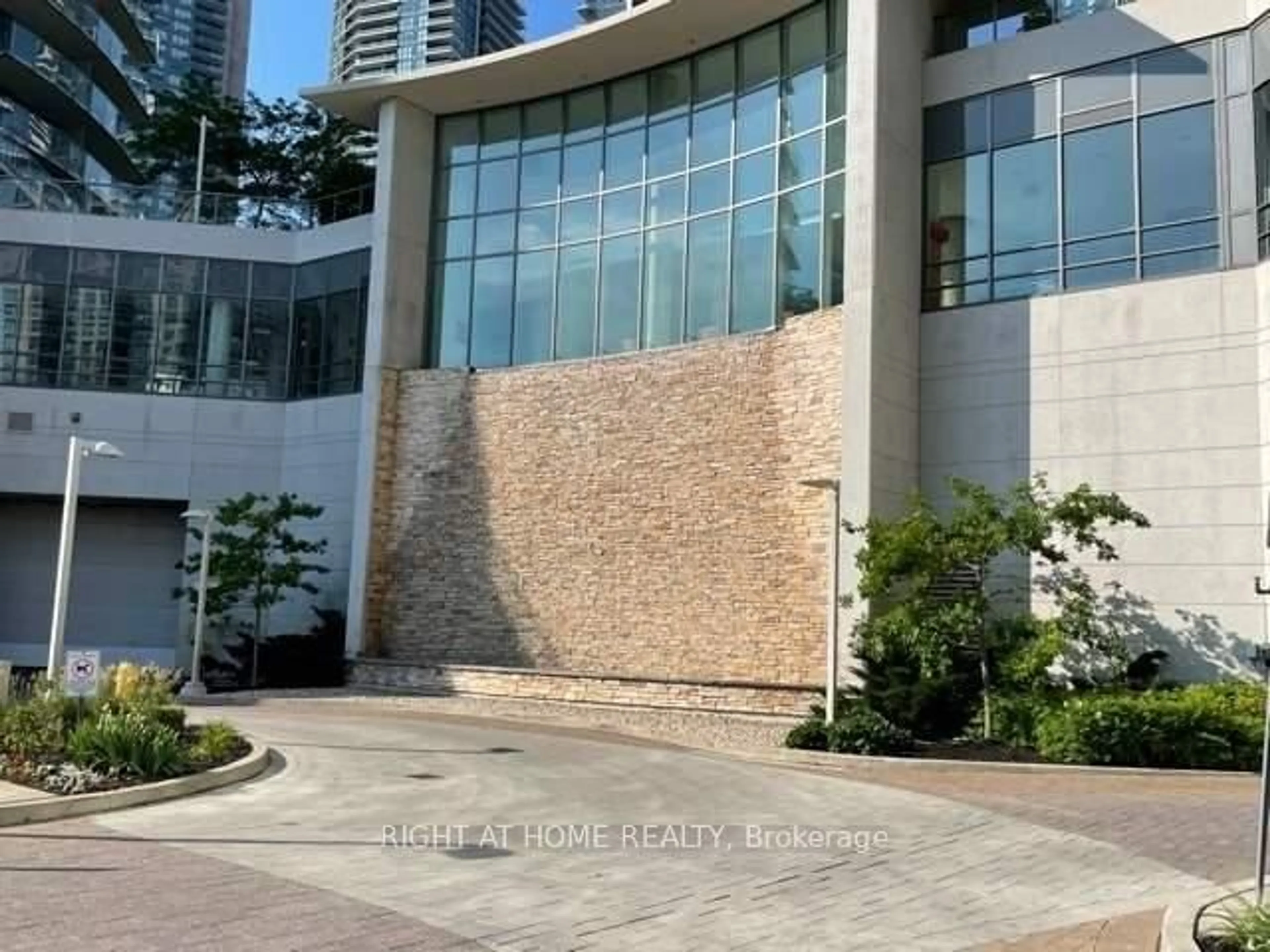 Indoor foyer for 2240 Lakeshore Blvd #2707, Toronto Ontario M8V 0B1