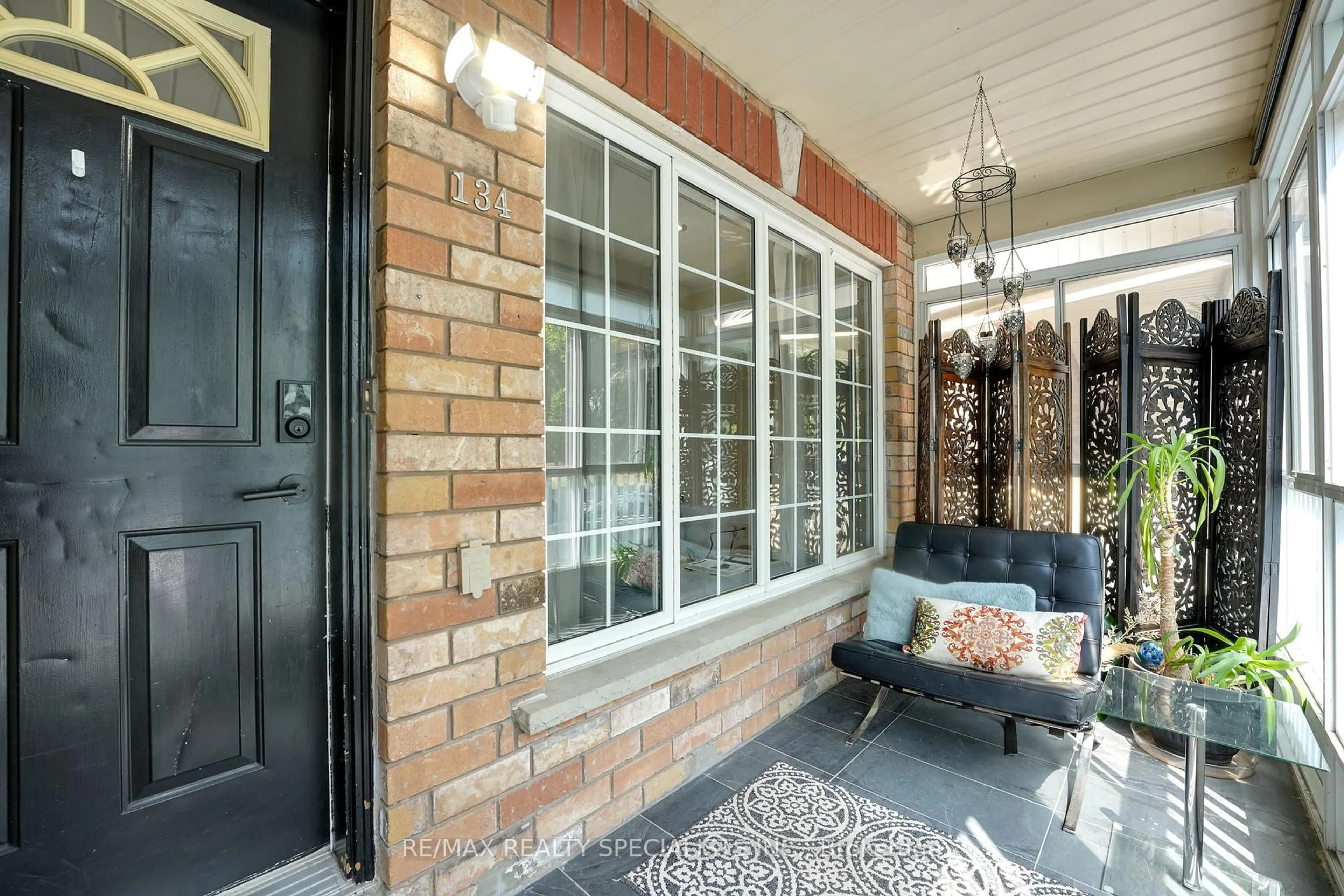 Unknown for 134 Rankin Cres, Toronto Ontario M6P 4G6