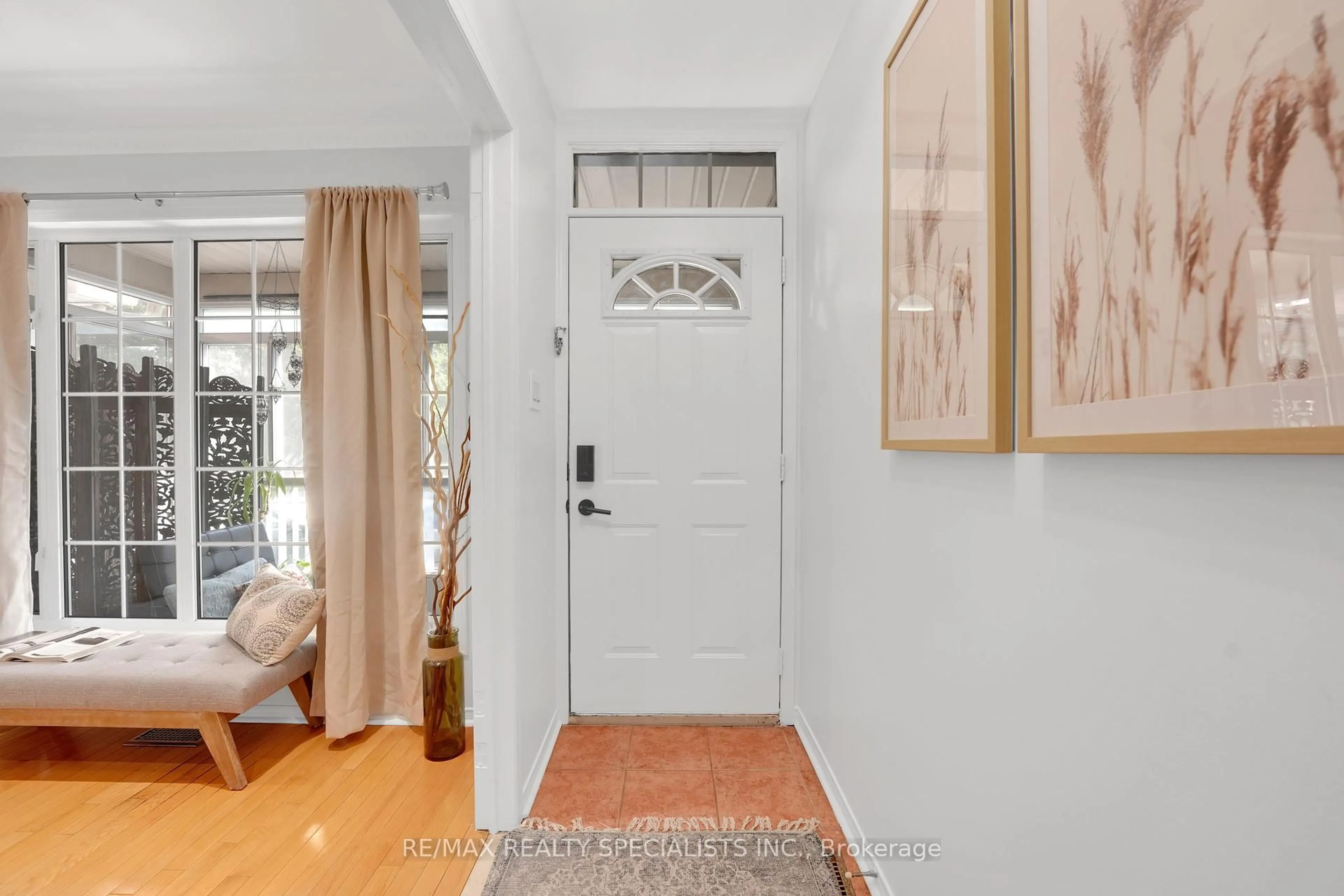 Indoor entryway for 134 Rankin Cres, Toronto Ontario M6P 4G6