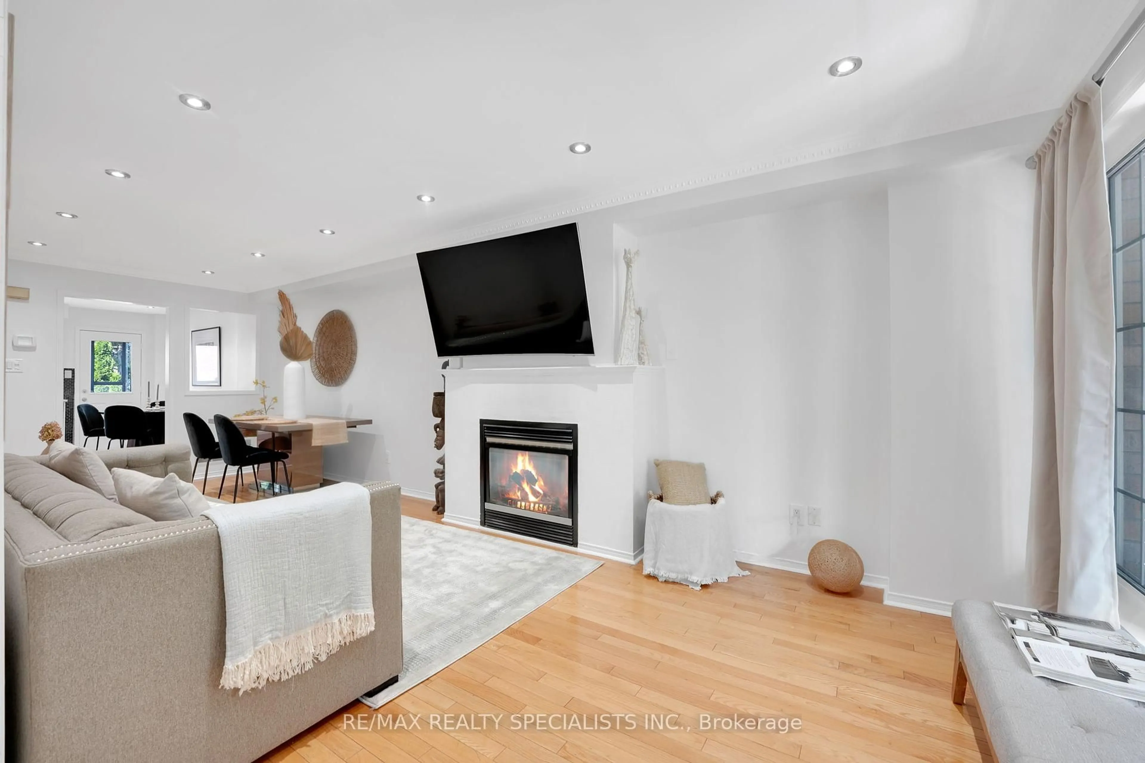 Living room with furniture, unknown for 134 Rankin Cres, Toronto Ontario M6P 4G6